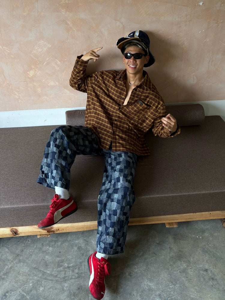 These plaid patchwork denim jeans from Sanhoostudio combine classic blue wash with plaid inserts, delivering a unique vintage-meets-modern streetwear vibe. Perfect for casual and high-street outfits.