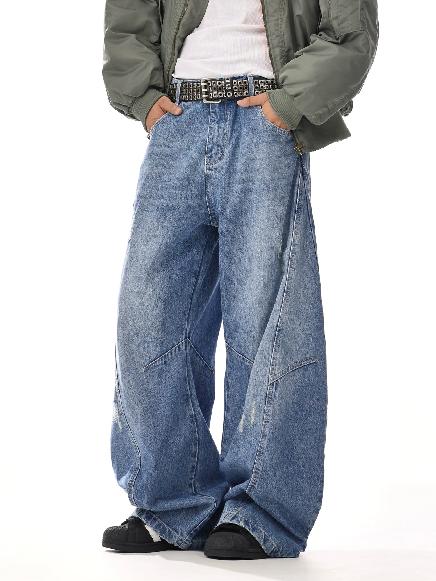 Wide-Leg Curved Denim Jeans with Unique 3D Tailoring Design