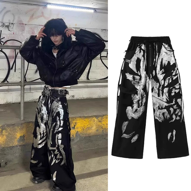 Sanhoostudio’s cyberpunk-inspired black cargo pants combine gothic Y2K aesthetics with utility style. Featuring multi-pocket design and a loose silhouette, they are perfect for futuristic streetwear outfits.