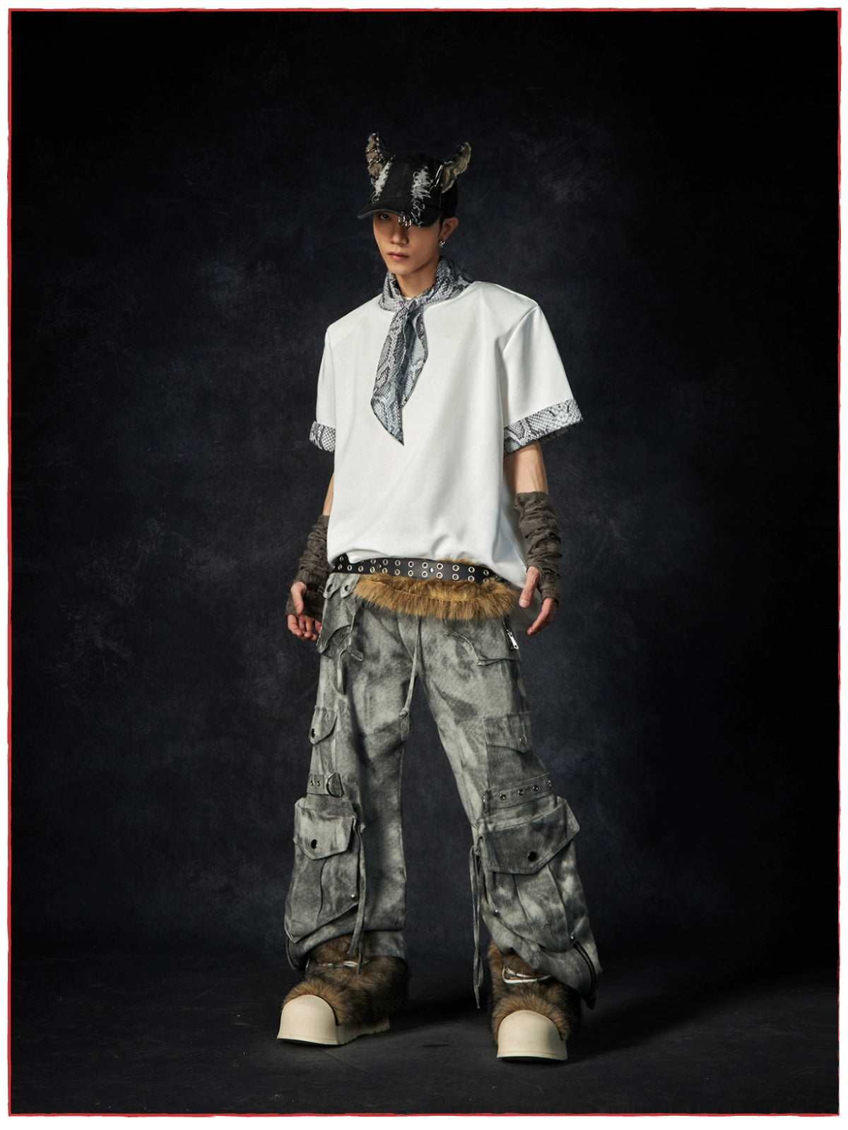 The Sanhoostudio distressed mud-dye cargo pants feature a heavy washed finish, rugged multi-pocket design, and a relaxed straight-leg fit. Perfect for utilitarian and high street styling, they combine functionality with bold design, making them an essential statement for everyday streetwear wardrobes.