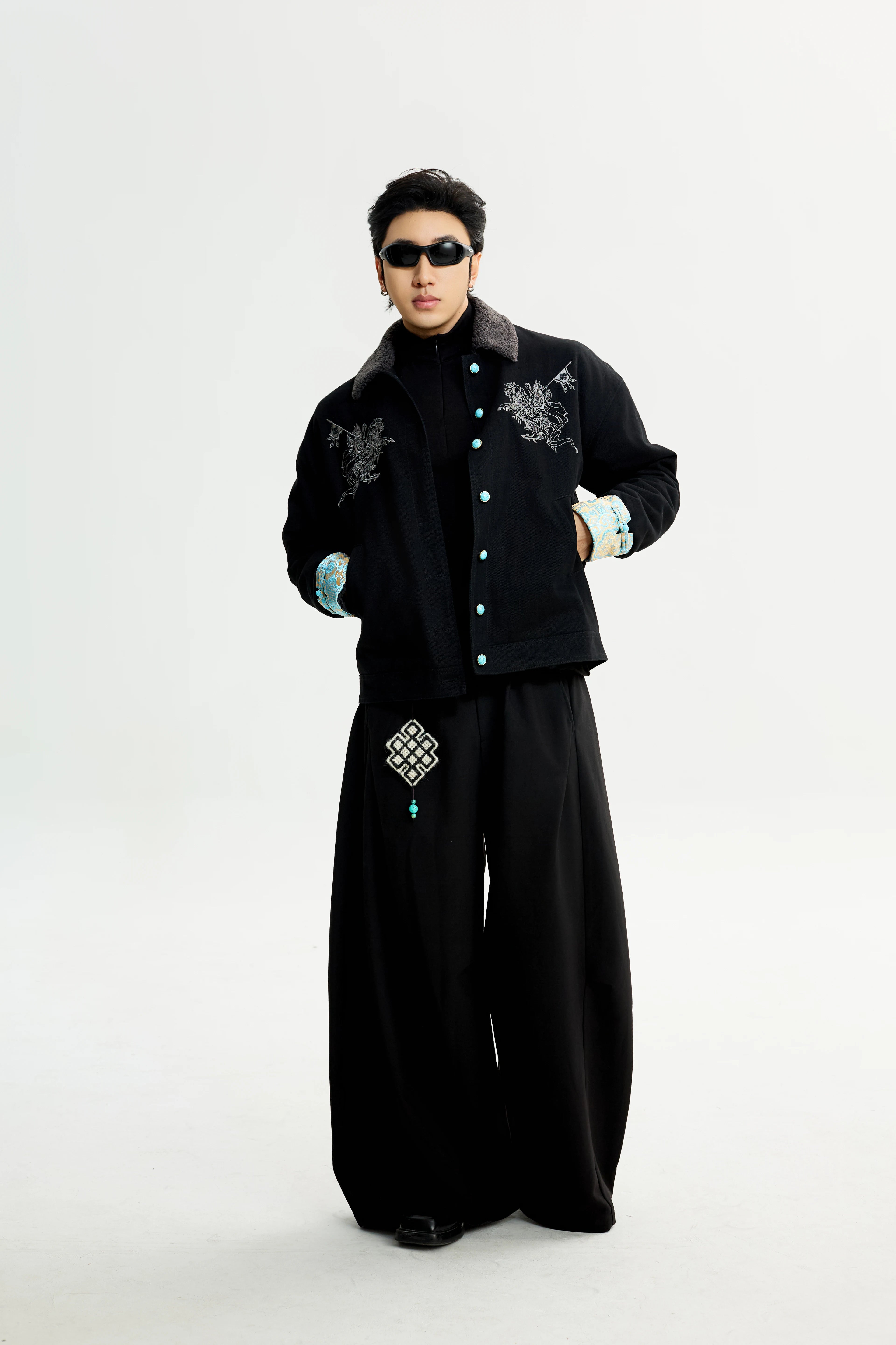 Sanhoostudio fleece-lined jacket designed for warmth and comfort. A unisex winter outerwear piece with relaxed streetwear style.