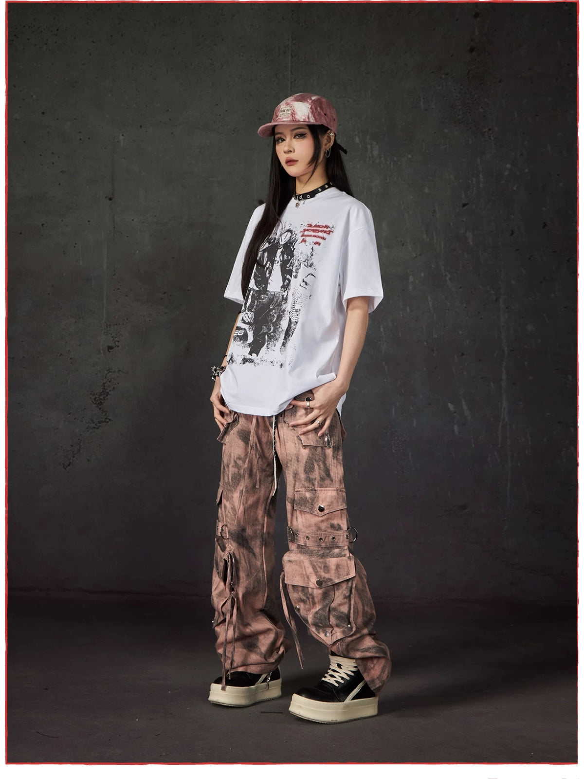 The Sanhoostudio distressed mud-dye cargo pants feature a heavy washed finish, rugged multi-pocket design, and a relaxed straight-leg fit. Perfect for utilitarian and high street styling, they combine functionality with bold design, making them an essential statement for everyday streetwear wardrobes.