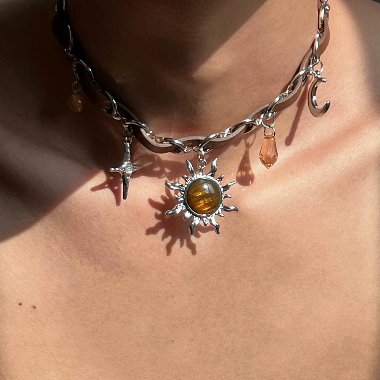 Sanhoostudio’s Mallard brown sunburst choker necklace showcases a bold sun-inspired design with warm brown tones, perfect for fashion-forward individuals seeking a standout, retro-luxe accessory.