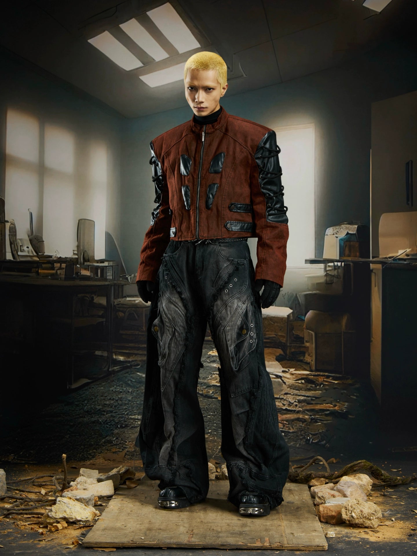 Extreme deconstructed blade-cut jeans with raw edges, washed fading, and a post-apocalyptic street silhouette. A signature Sanhoostudio statement.