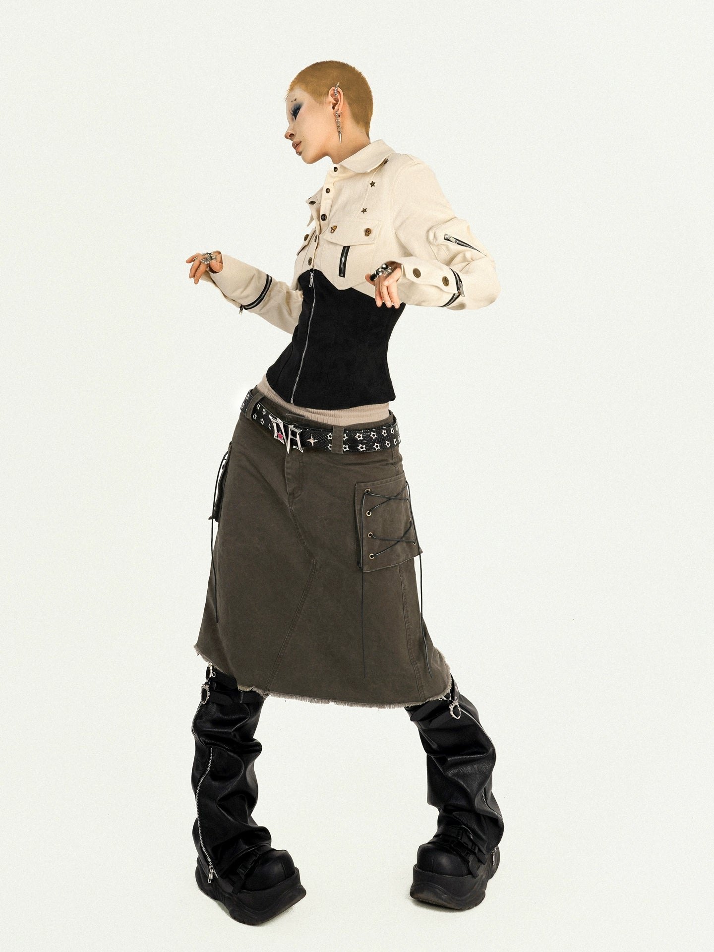 Sanhoostudio’s punk utility shirt fuses vintage edge and urban tailoring, featuring a zip-up front and waist-fitted silhouette for a confident fall look.