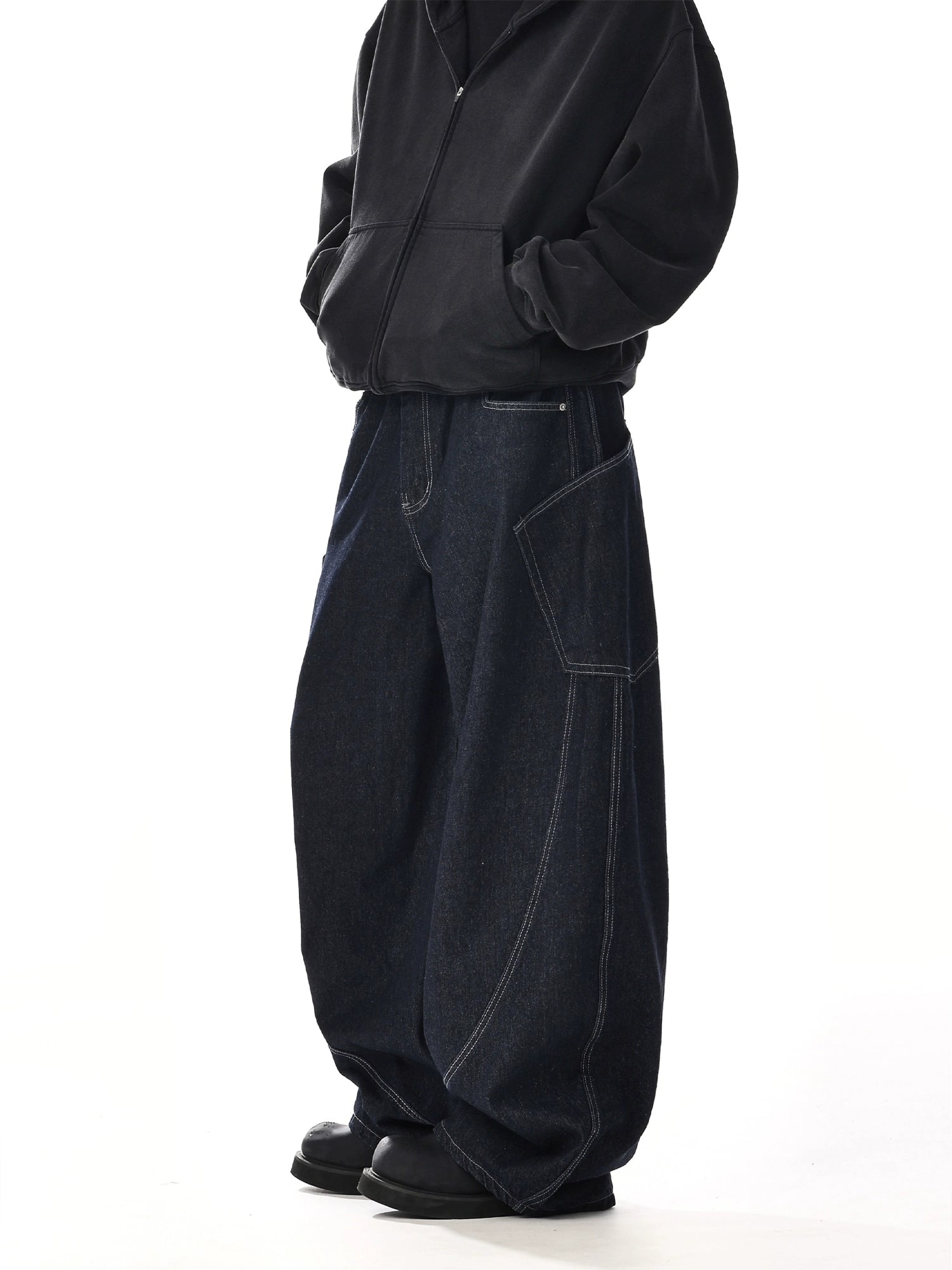 Oversized Wide-Leg Curved Denim Jeans with Retro Streetwear Fit