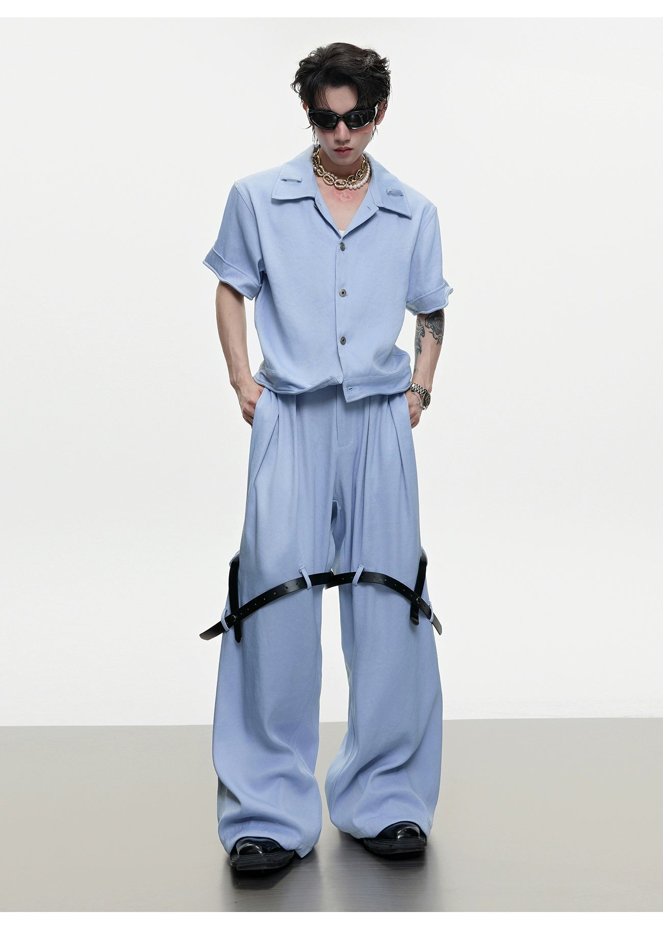 The Sanhoostudio twill textured pants showcase structured tailoring with unique belt-inspired patchwork. Combining minimalism with avant-garde detailing, they bring an elevated urban aesthetic to both casual and semi-formal styling.