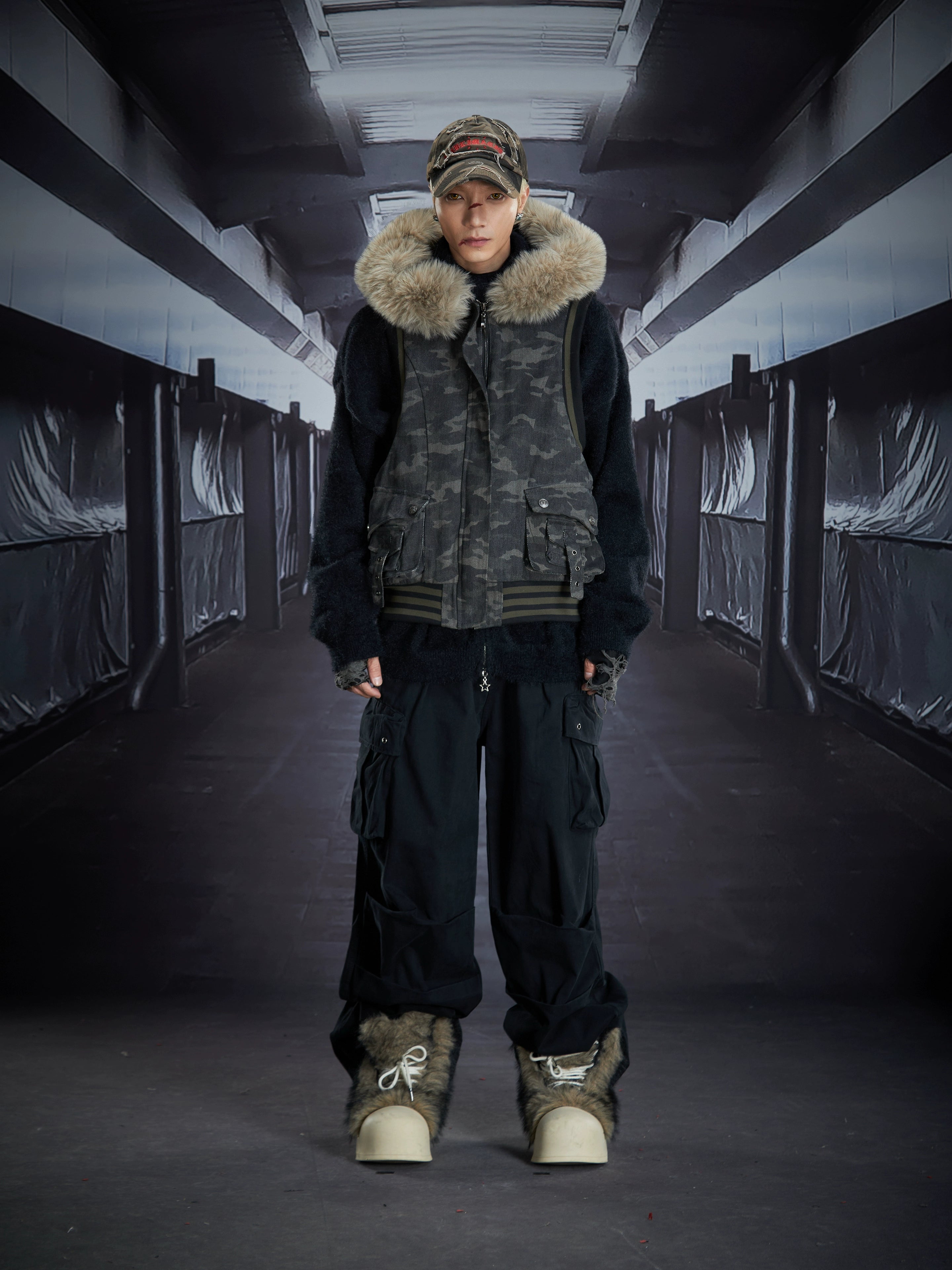 2-Way Detachable Sleeve Camo Furry Hooded Short Puffer