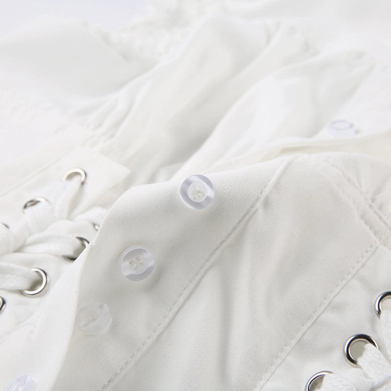 Sanhoostudio’s lace-up slim waist T-shirt offers a unique deconstructed silhouette with lace detail, blending feminine charm with edgy streetwear. A stylish choice for standout urban looks.