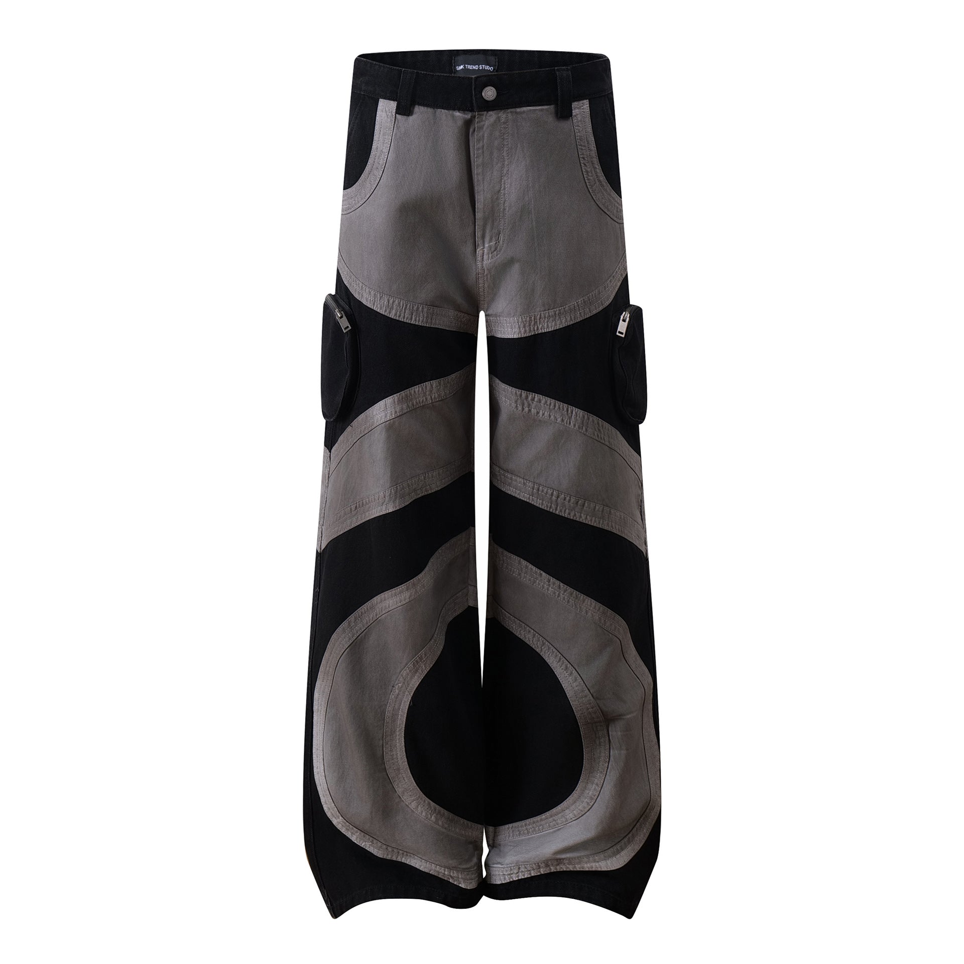 【25s Aug.】Dark Paratrooper Tactical Loose Overalls are inspired by military aesthetics and functional design. Featuring a loose, utility-style silhouette, these overalls are crafted from durable fabric with reinforced stitching for everyday wear and movement.