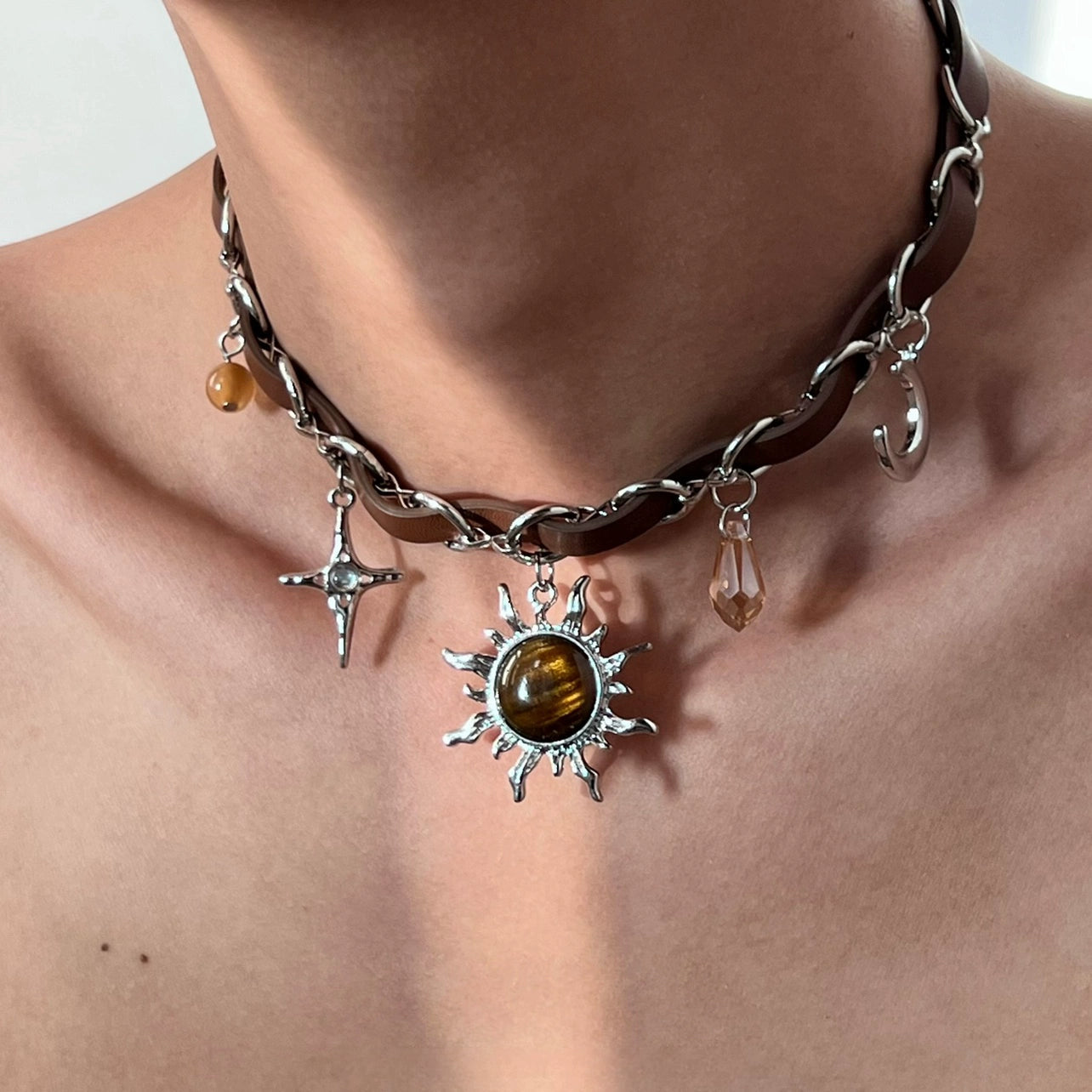 Sanhoostudio’s Mallard brown sunburst choker necklace showcases a bold sun-inspired design with warm brown tones, perfect for fashion-forward individuals seeking a standout, retro-luxe accessory.