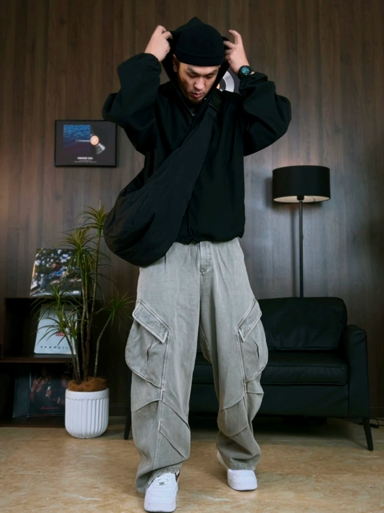 These Sanhoostudio cargo pants feature a blade-cut silhouette with pleated details and functional pockets. The wide-leg design blends avant-garde construction with utilitarian streetwear for a bold daily look.