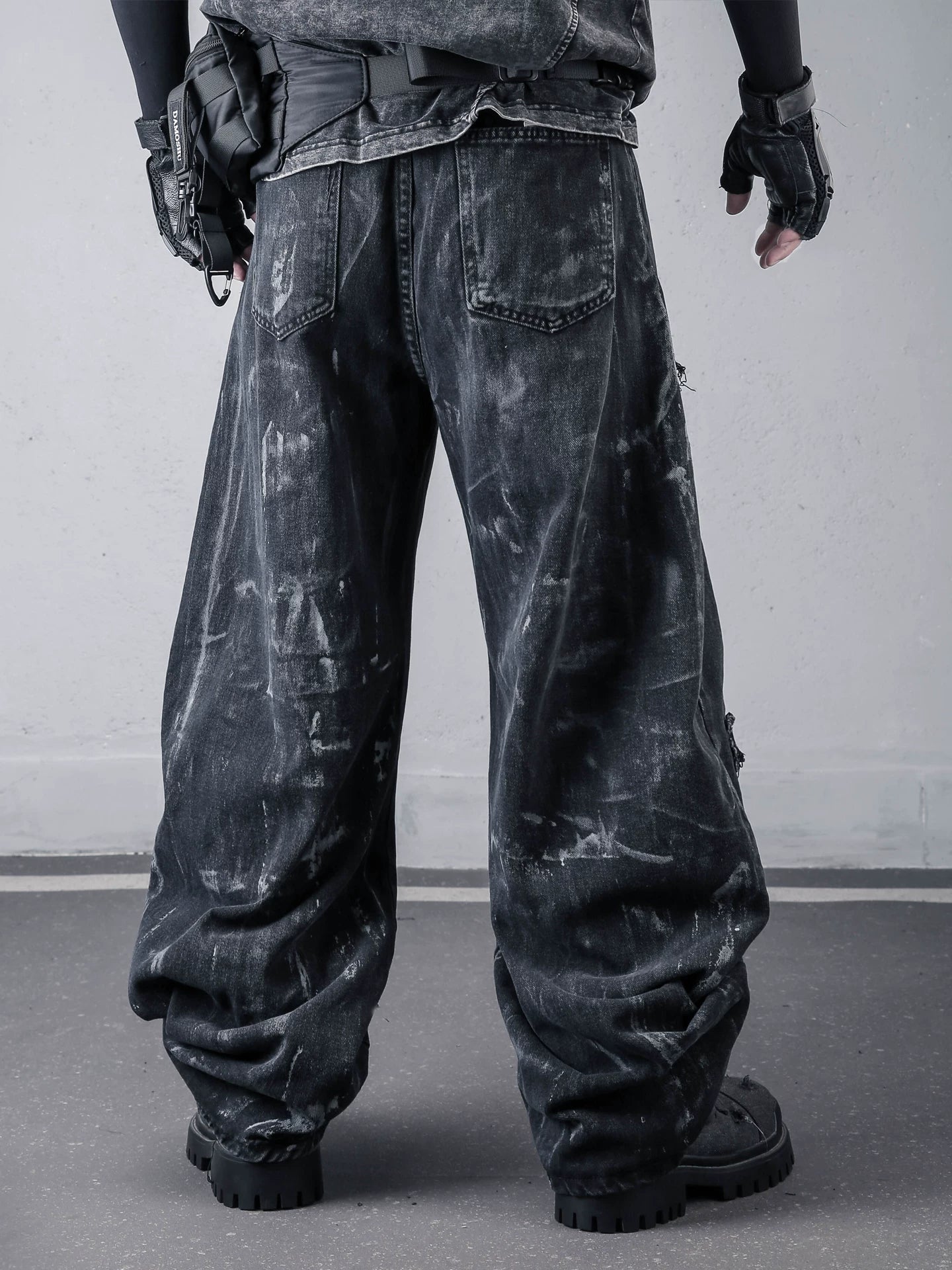 Sanhoostudio wide leg denim pants featuring distressed wash, painted effect, and ripped detailing. Designed with a scythe-cut silhouette for bold streetwear outfits, combining comfort, texture, and everyday versatility.