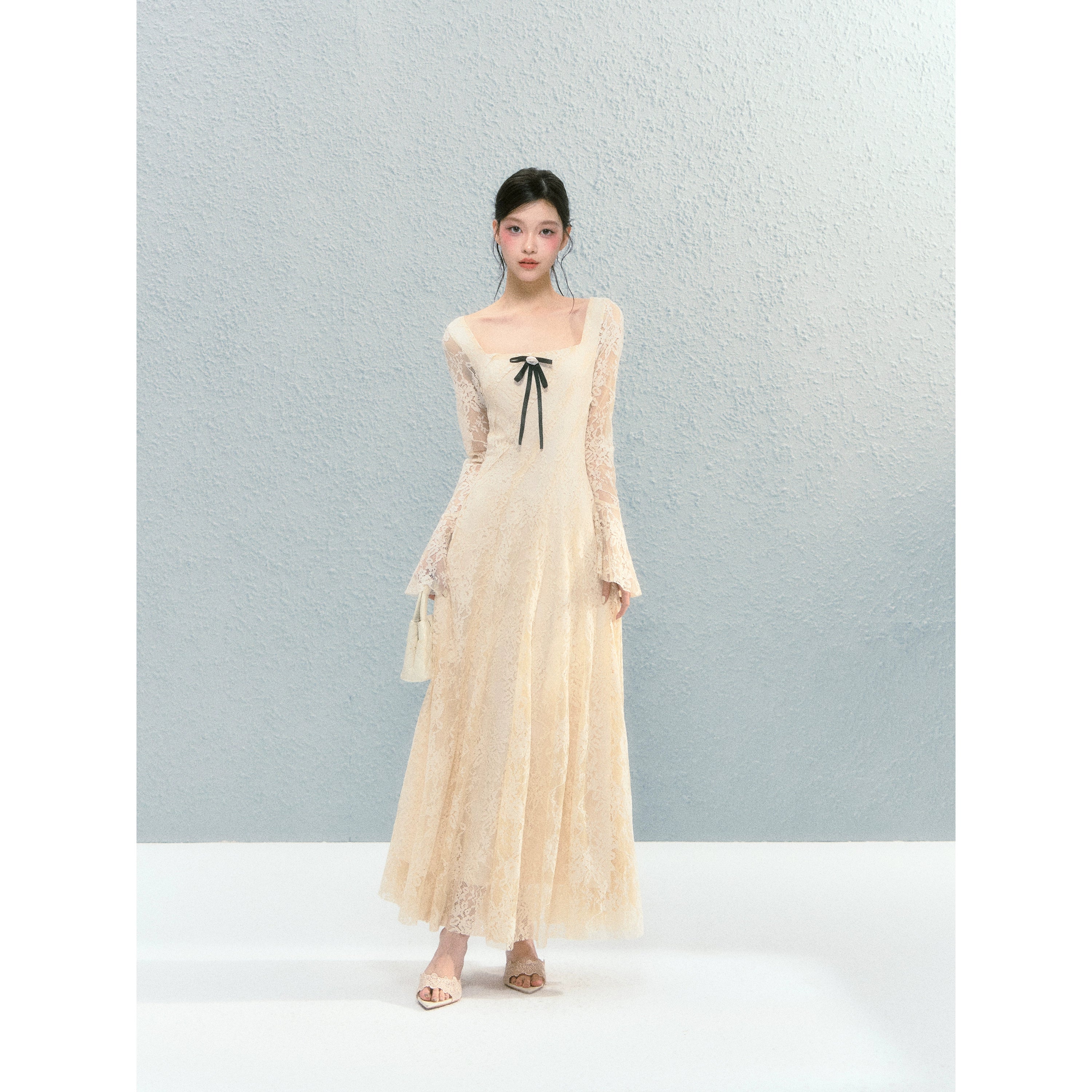 Sanhoostudio presents the Lace Bow Long Sleeve Dress, a charming piece with lace and bow accents, perfect for birthdays and autumn gatherings.
