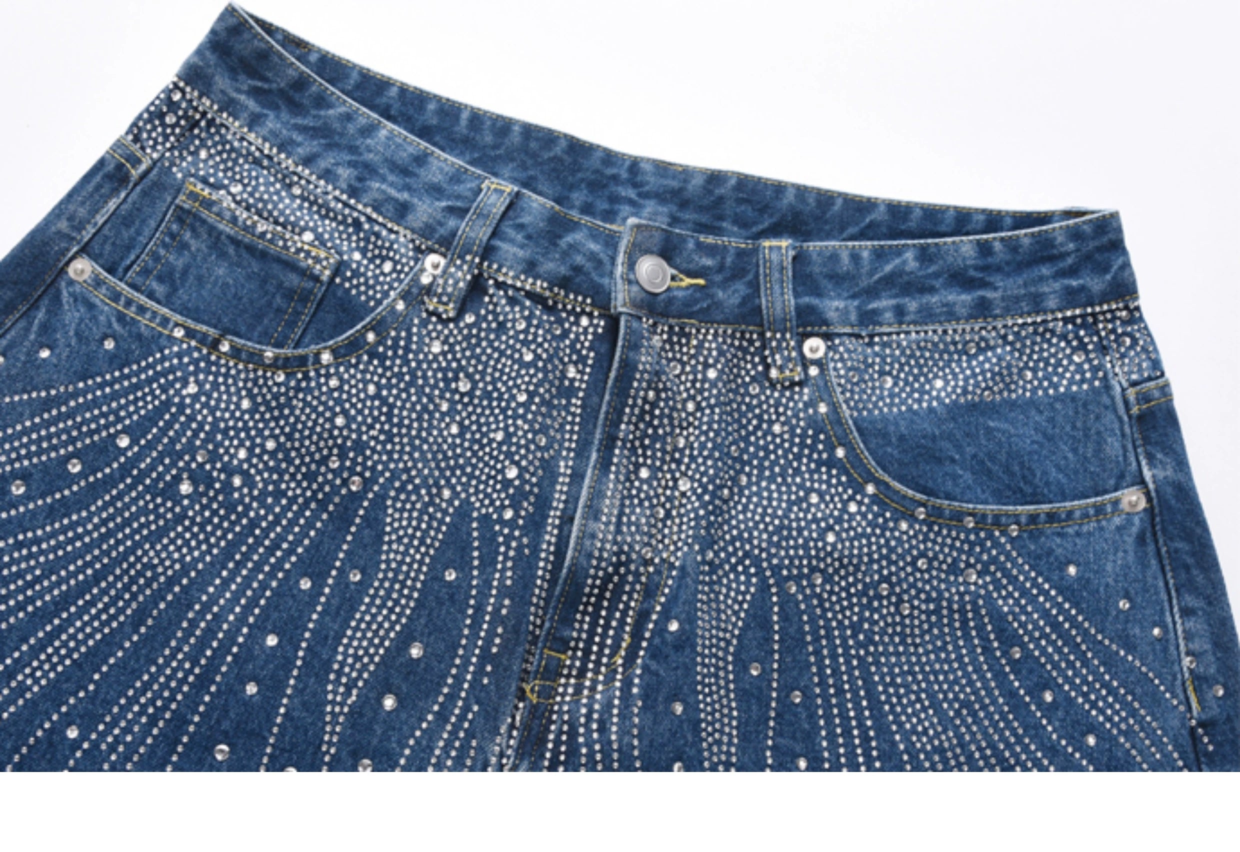 These laser rhinestone denim pants from Sanhoostudio sparkle with full-stone embellishments. Featuring a flared wide-leg silhouette, they embody futuristic glamour and bold streetwear style.