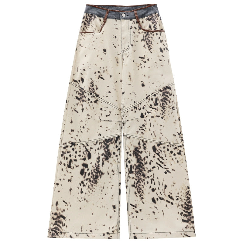 Sanhoostudio’s leopard print patchwork denim pants mix bold patterns with a relaxed straight-leg silhouette, creating a stylish fusion of retro and high-street fashion. A statement piece for standout looks.