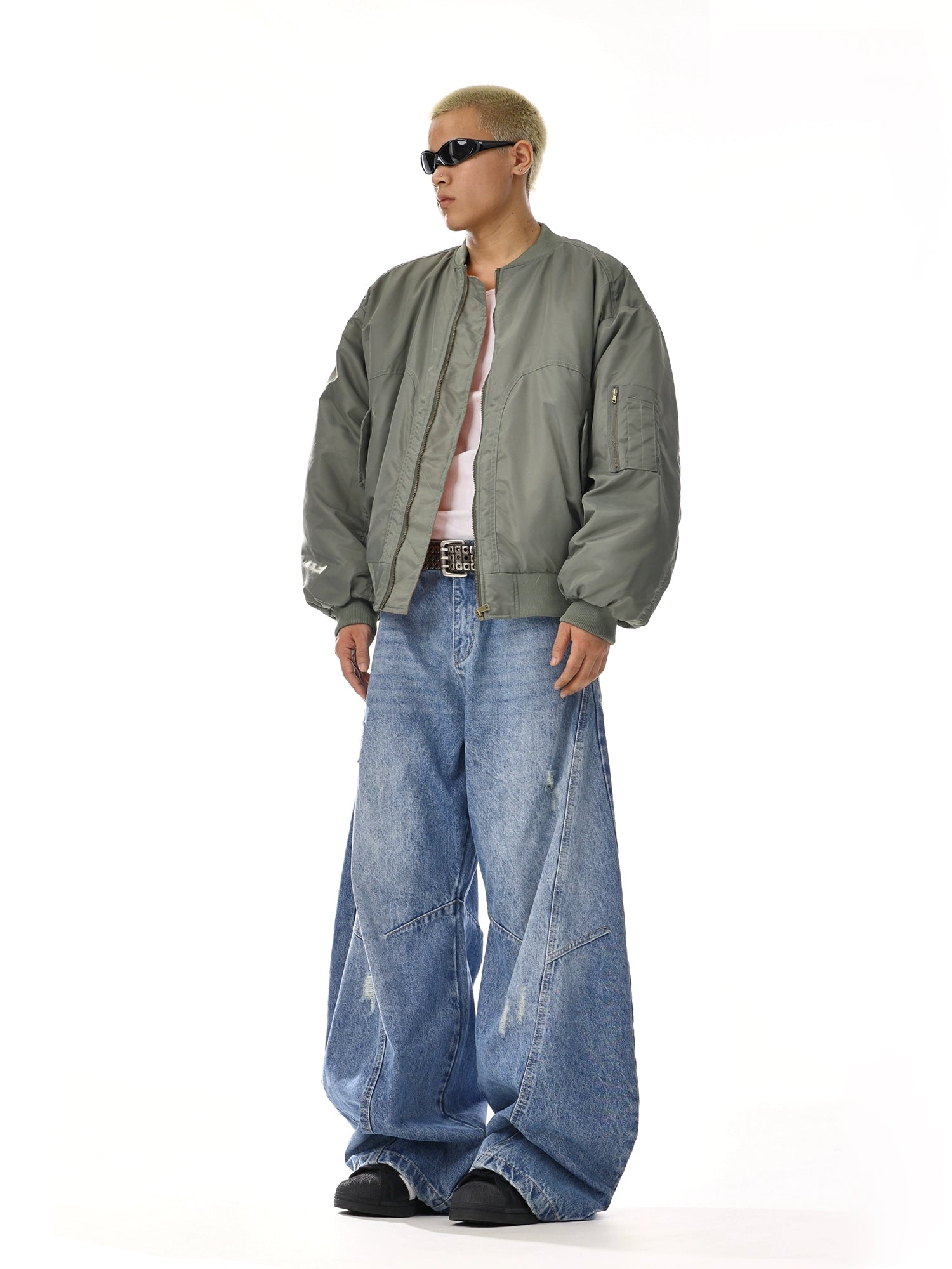 Wide-Leg Curved Denim Jeans with Unique 3D Tailoring Design