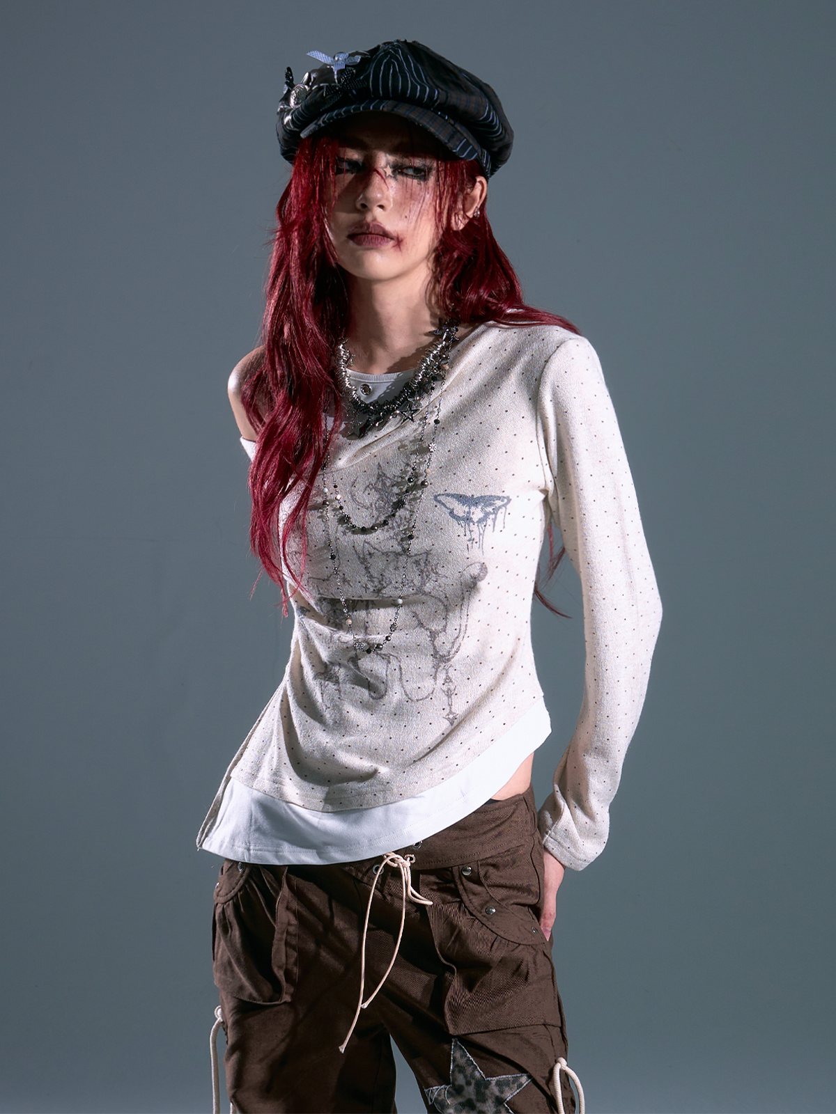 Shop Sanhoostudio’s retro-inspired polka dot knit top with a layered effect and slim fit. A perfect mix of vintage elegance and modern streetwear for versatile styling.