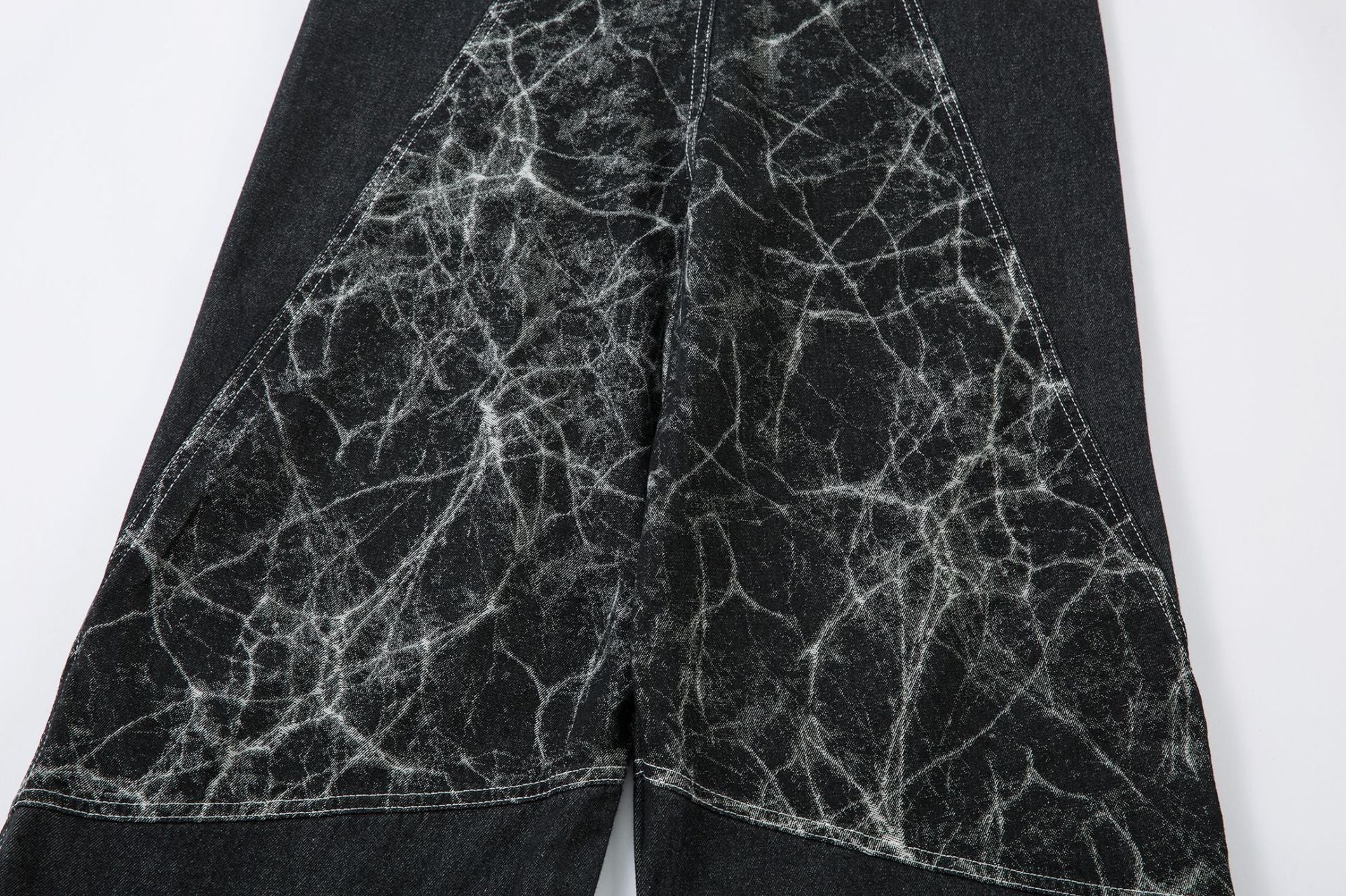 【25s Aug.】Deconstructed Tie-dye Wide-leg Jeans blend bold artistic flair with edgy streetwear design. Featuring a unique tie-dye pattern and raw deconstructed detailing, these jeans make a striking visual statement.