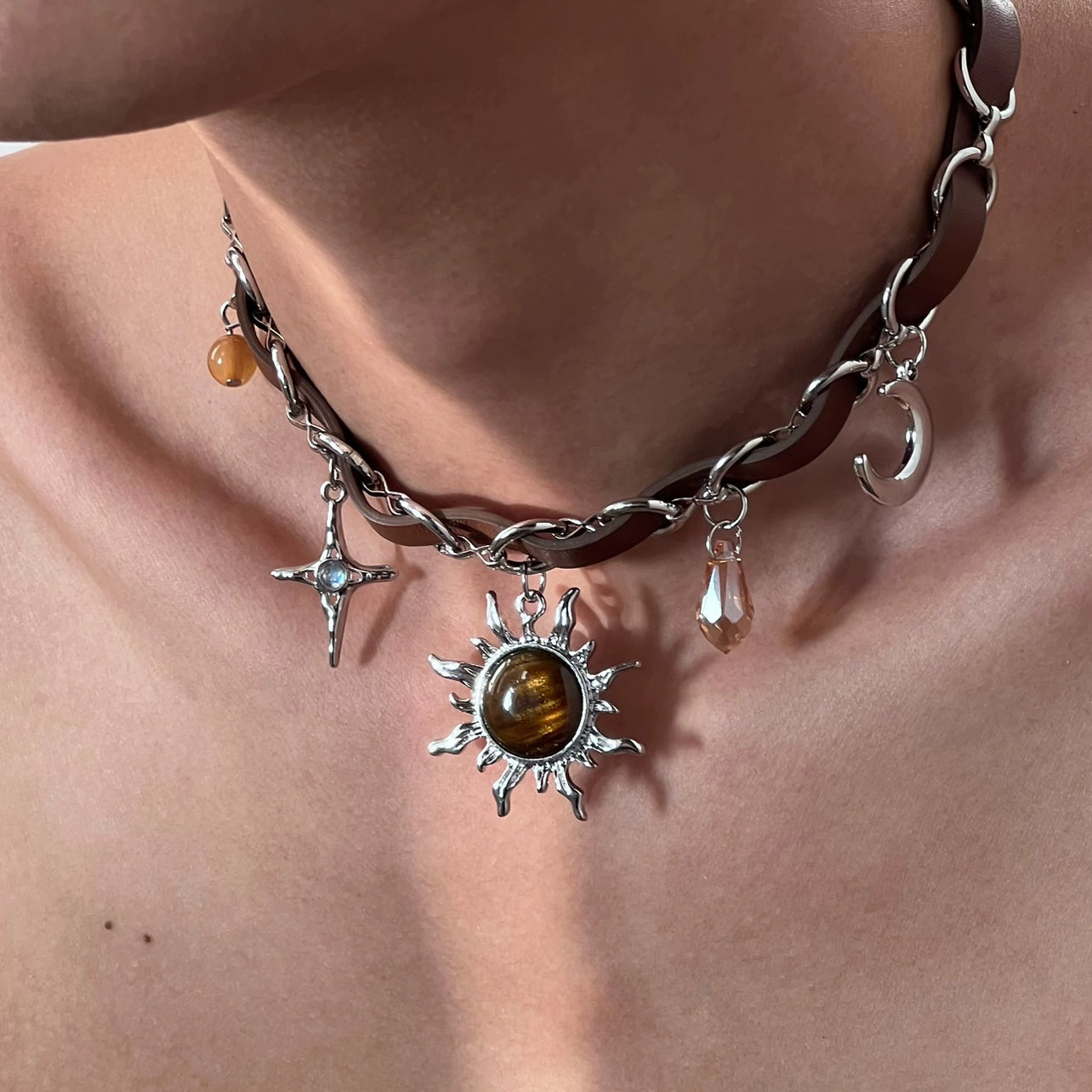 Sanhoostudio’s Mallard brown sunburst choker necklace showcases a bold sun-inspired design with warm brown tones, perfect for fashion-forward individuals seeking a standout, retro-luxe accessory.