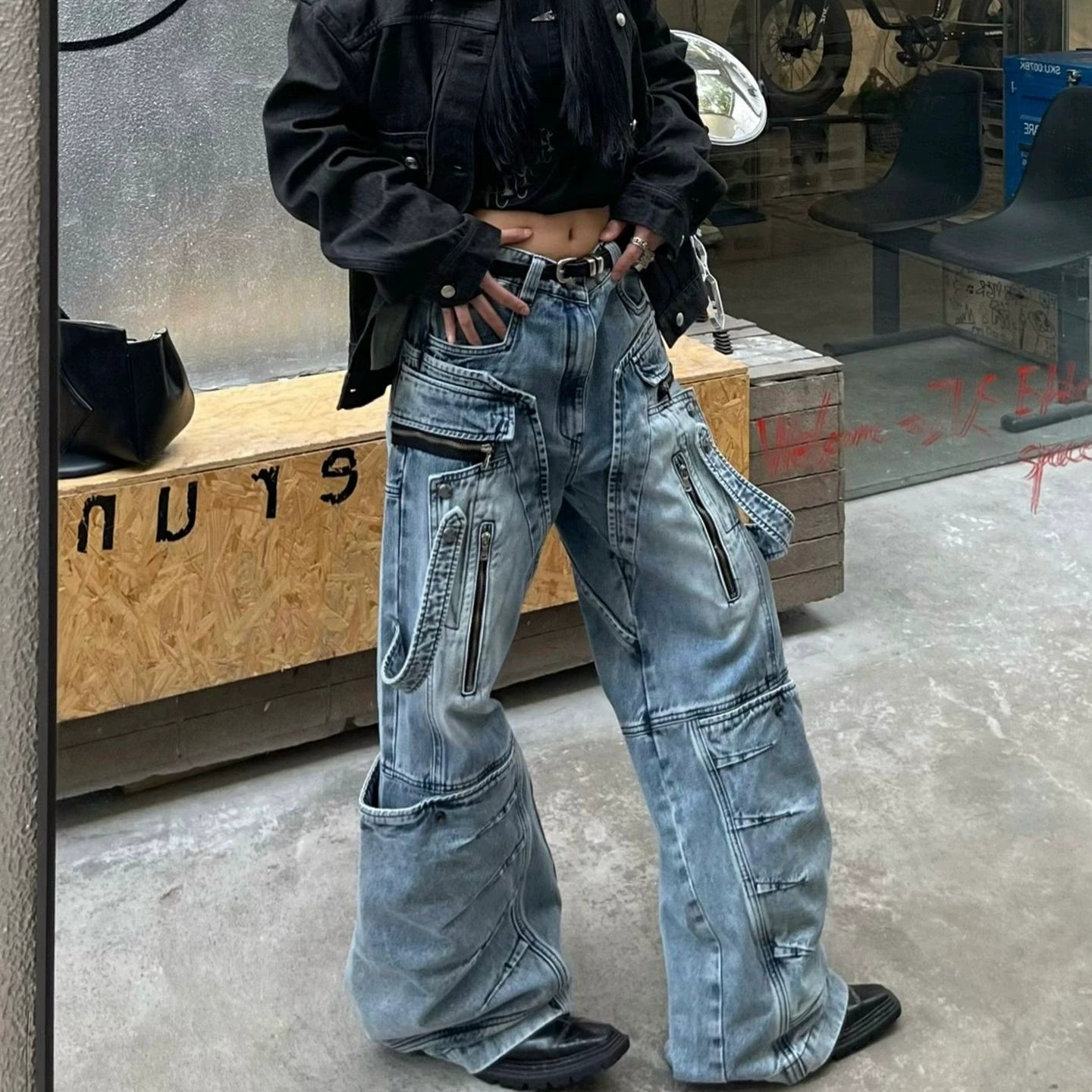 These heavy-duty cargo pants from Sanhoostudio combine deconstructed patchwork with multi-pocket functionality, delivering rugged streetwear style in a wide-leg floor-length cut. A bold fashion-forward piece.