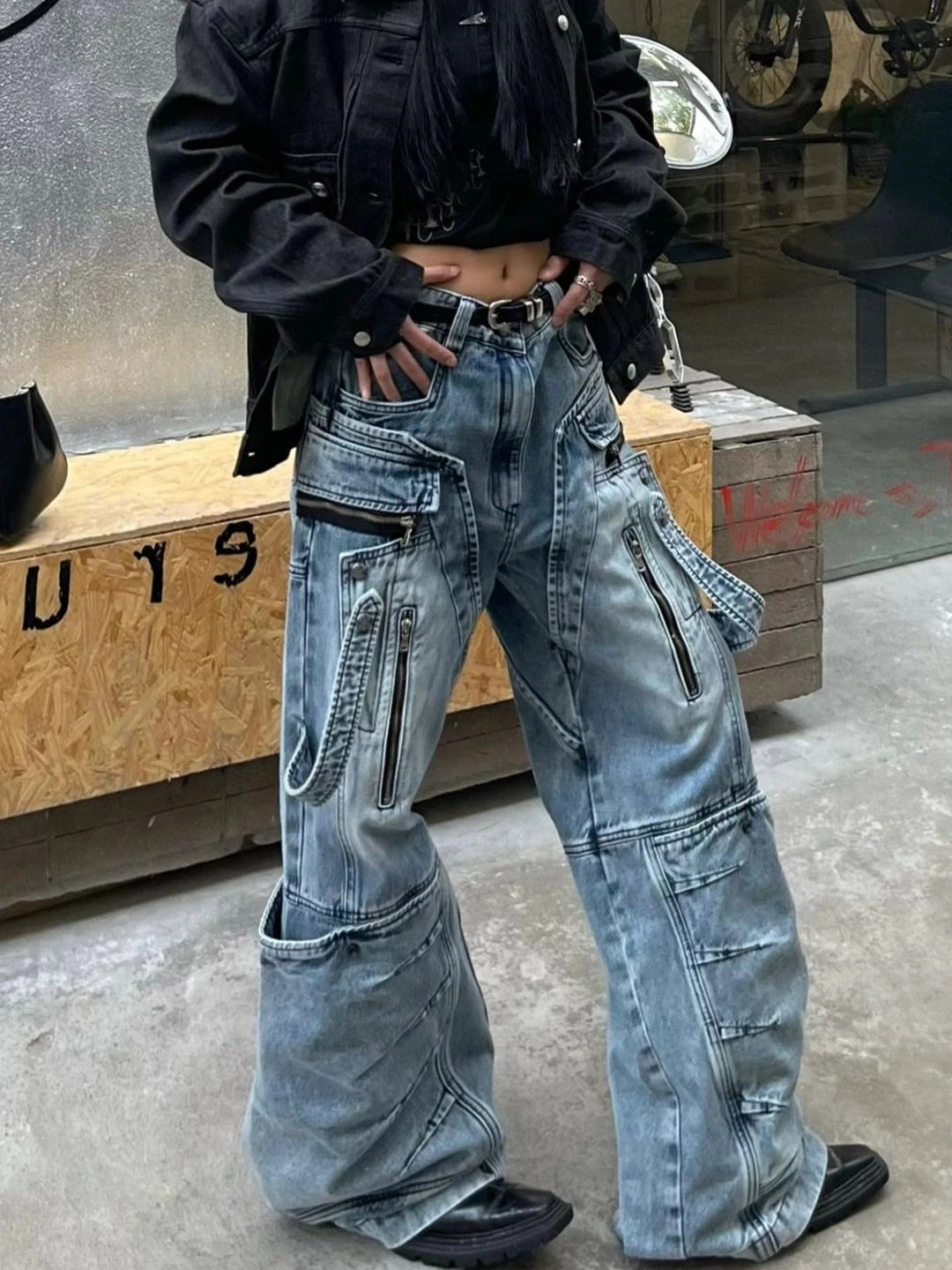 These heavy-duty cargo pants from Sanhoostudio combine deconstructed patchwork with multi-pocket functionality, delivering rugged streetwear style in a wide-leg floor-length cut. A bold fashion-forward piece.