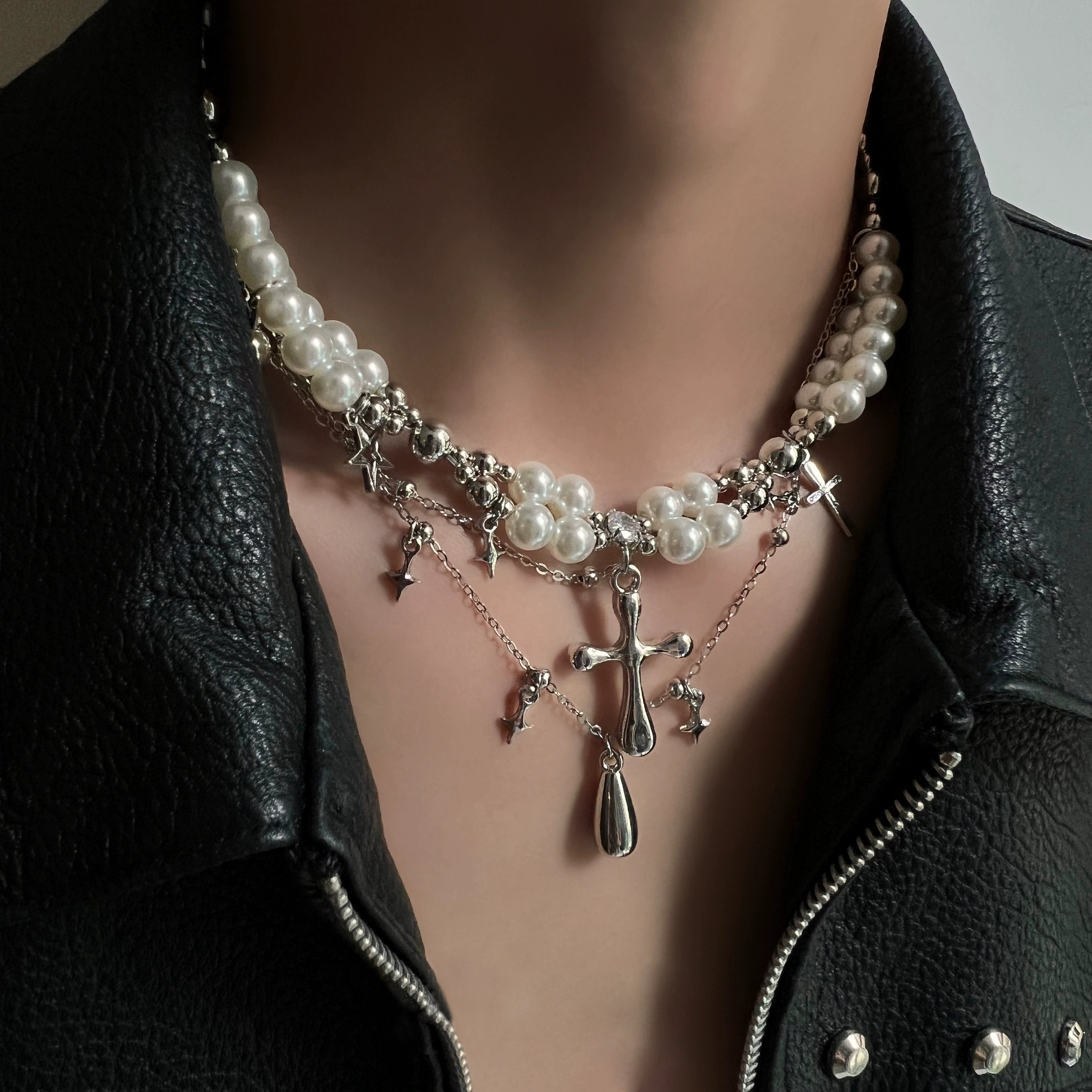Sanhoostudio’s cross pearl multi-layer necklace blends pearls with gothic cross details to create a luxury streetwear statement—perfect for layered styling and evening looks.
