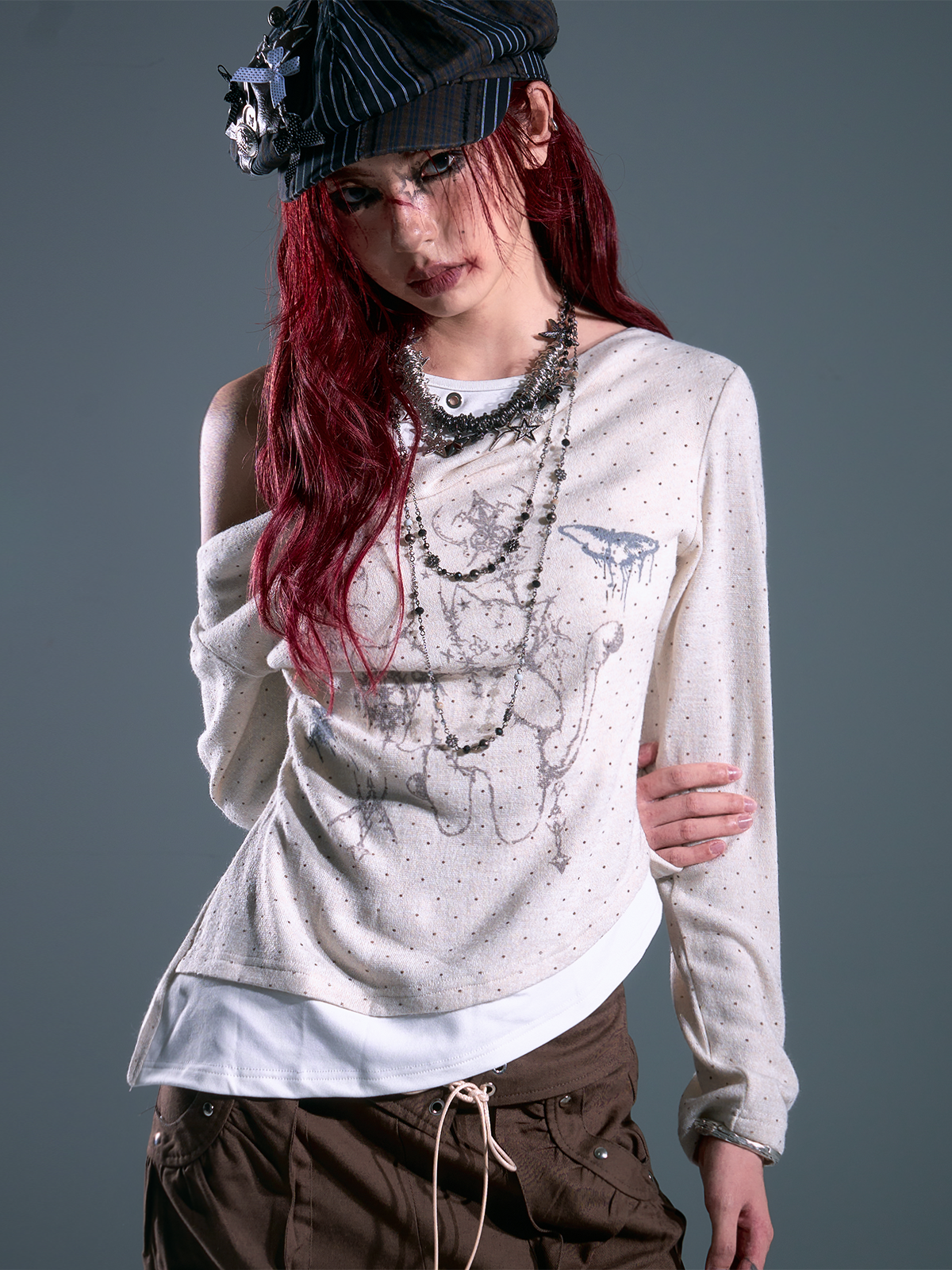 Shop Sanhoostudio’s retro-inspired polka dot knit top with a layered effect and slim fit. A perfect mix of vintage elegance and modern streetwear for versatile styling.