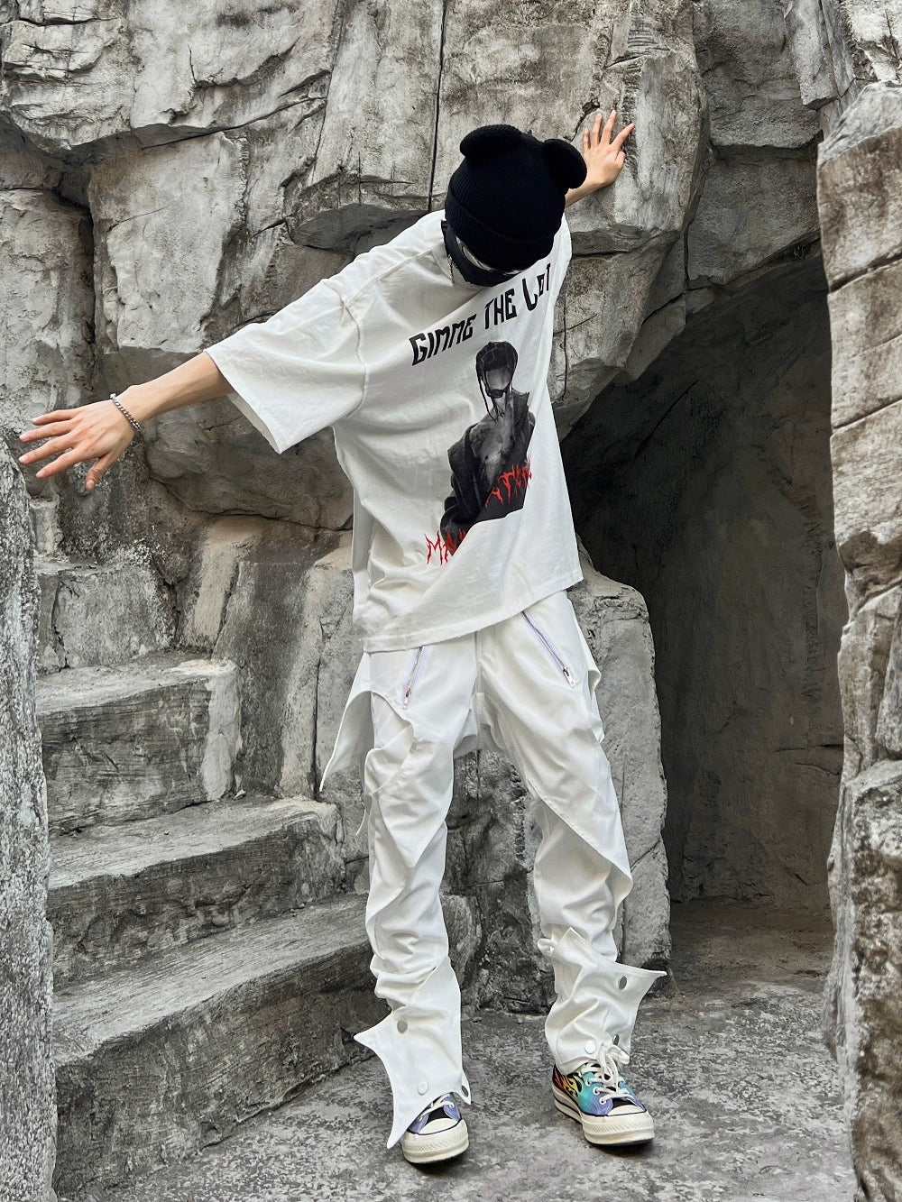 The Sanhoostudio functional zipper pants feature a straight-leg cut with punk-inspired hip-hop elements, bold zipper detailing, and a utilitarian aesthetic. Perfect for streetwear lovers, these pants combine comfort with striking urban energy for standout everyday styling.