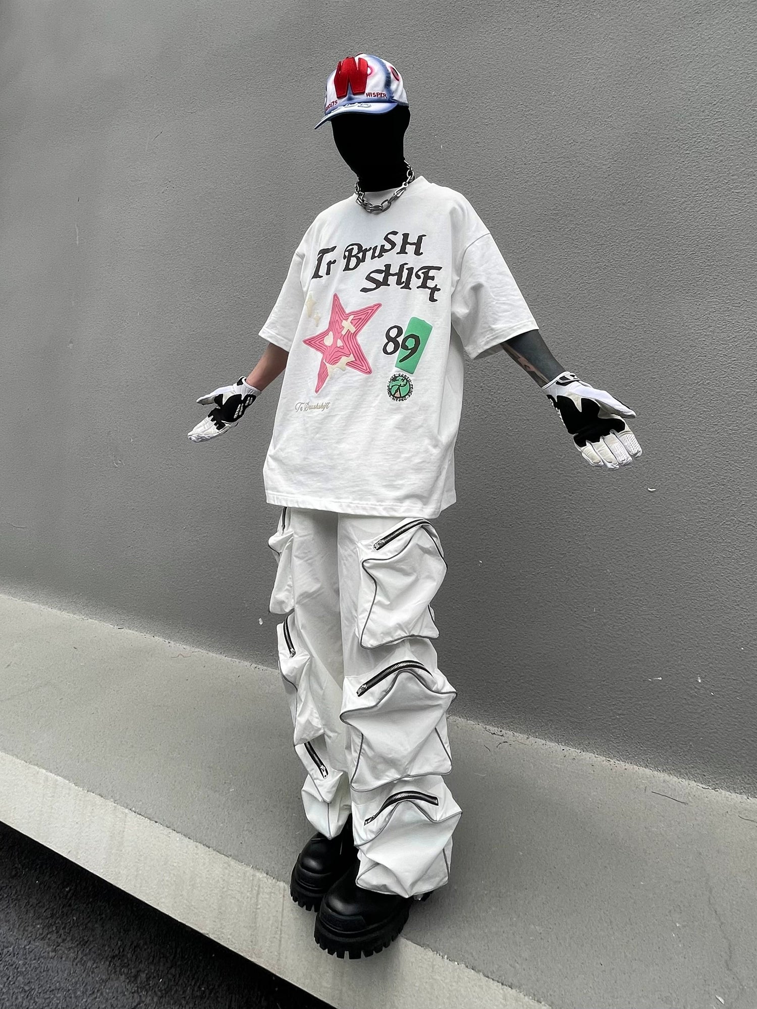 These reflective cargo pants from Sanhoostudio feature 3D star patches and bold avant-garde styling. The oversized fit and dark aesthetic make them ideal for nightwear, performance looks, or urban outfits, blending futuristic energy with functional streetwear practicality.