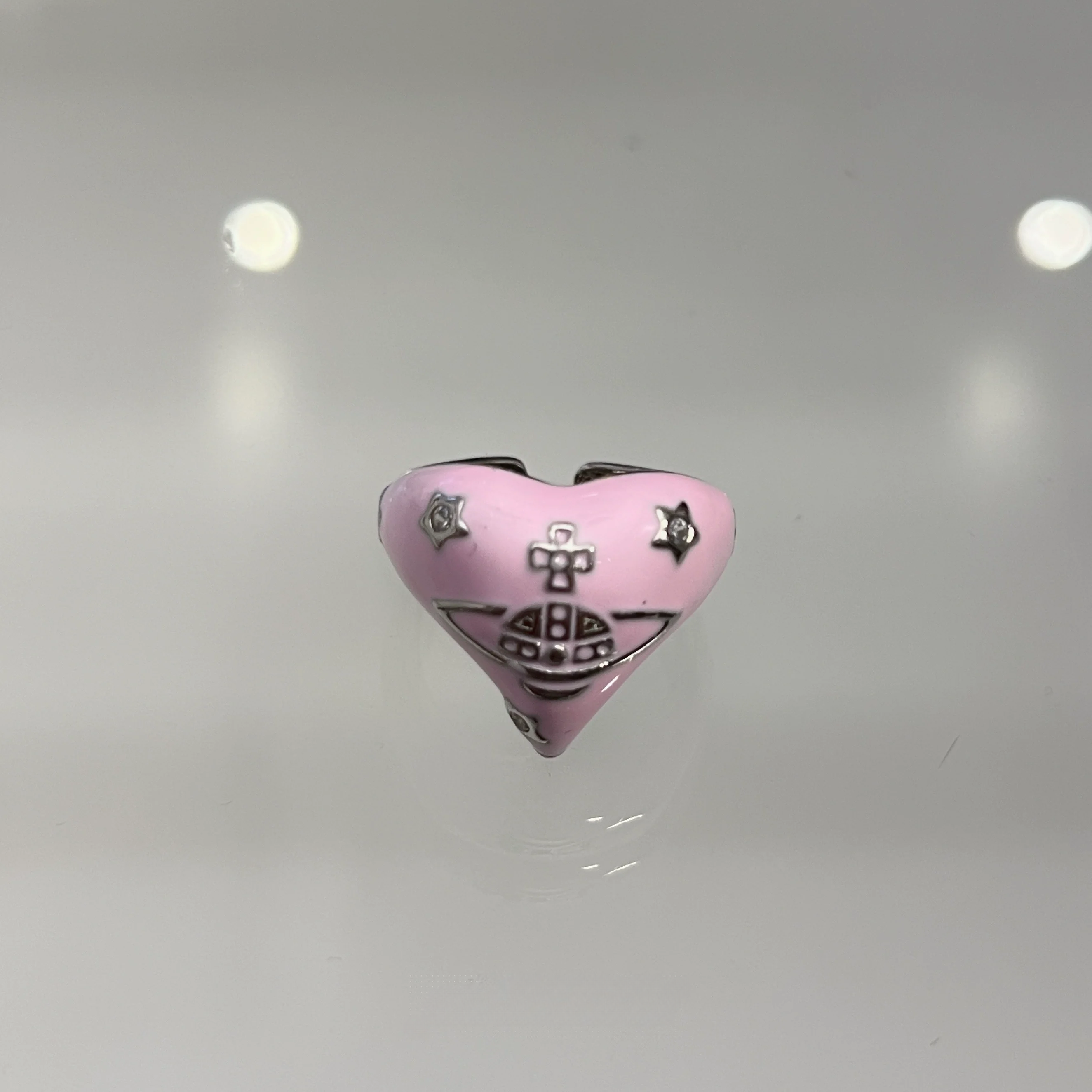 Add color with Sanhoostudio’s graffiti dopamine ring—vibrant hues and playful design bring Barbiecore energy to streetwear. A fun statement ring for bold styling and daily looks.