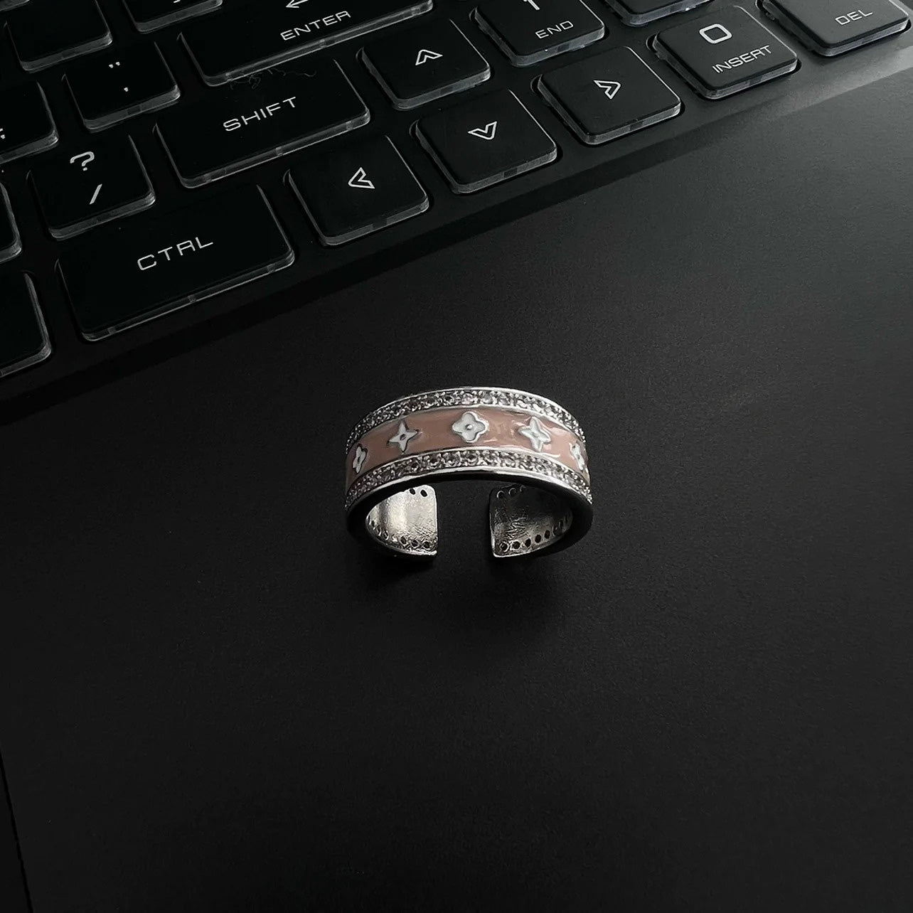 Brown Vintage Diamond Enamel Ring