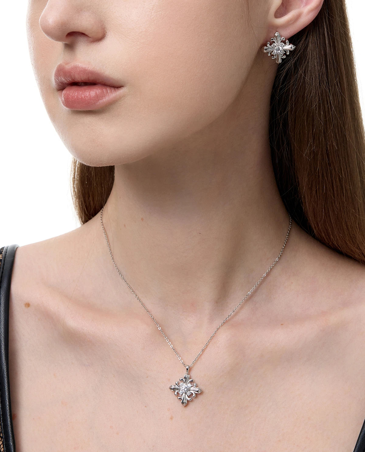 Minimal Iris Pendant Necklace