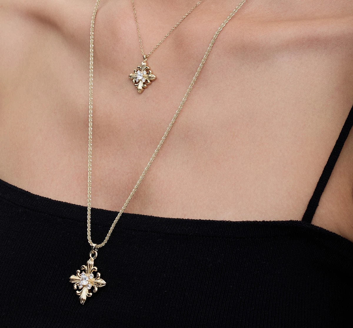 Minimal Iris Pendant Necklace