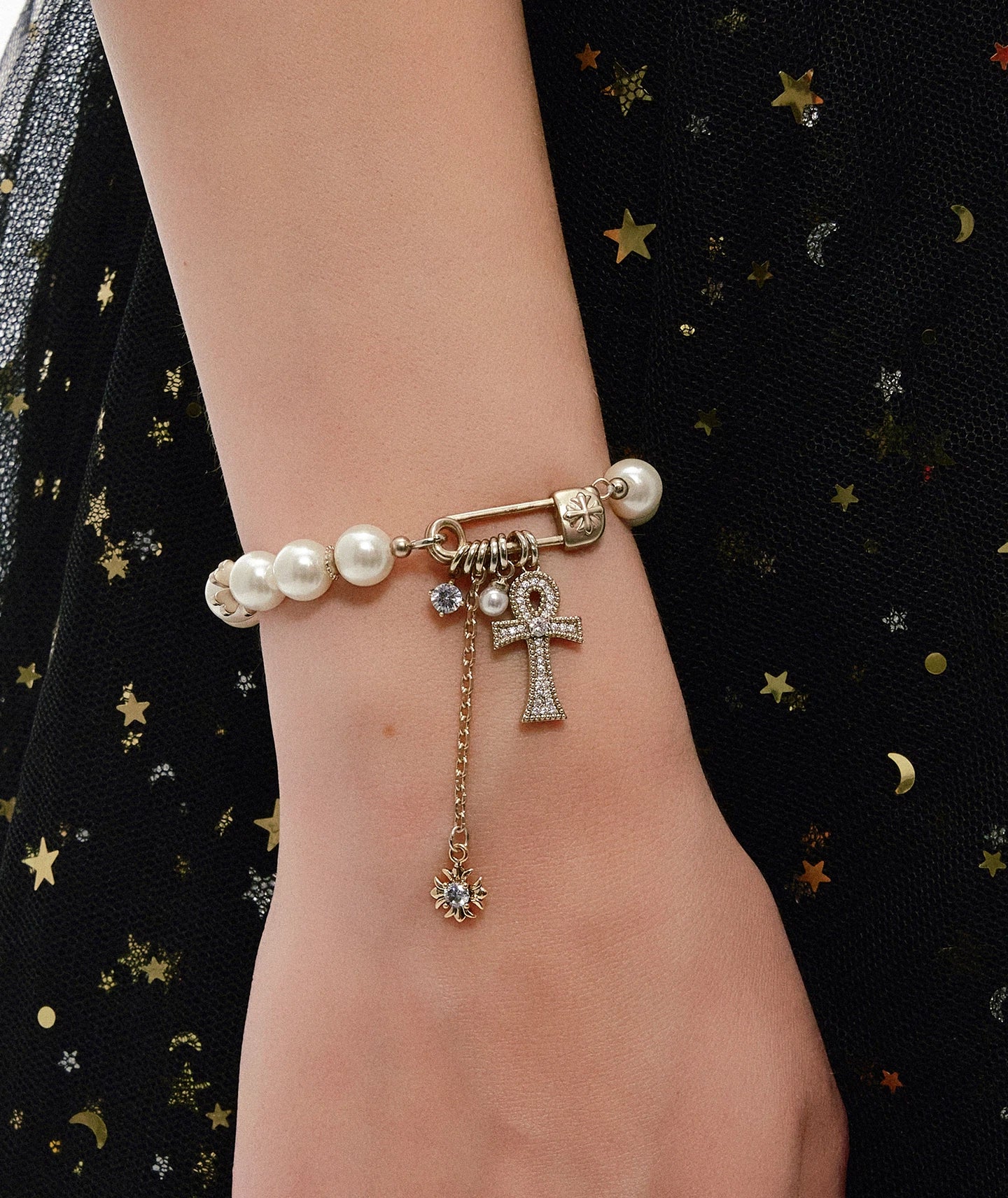 Grace meets power — Sanhoostudio’s zircon Ankh pearl bracelet adds timeless charm to modern outfits, exuding pure feminine luxury.