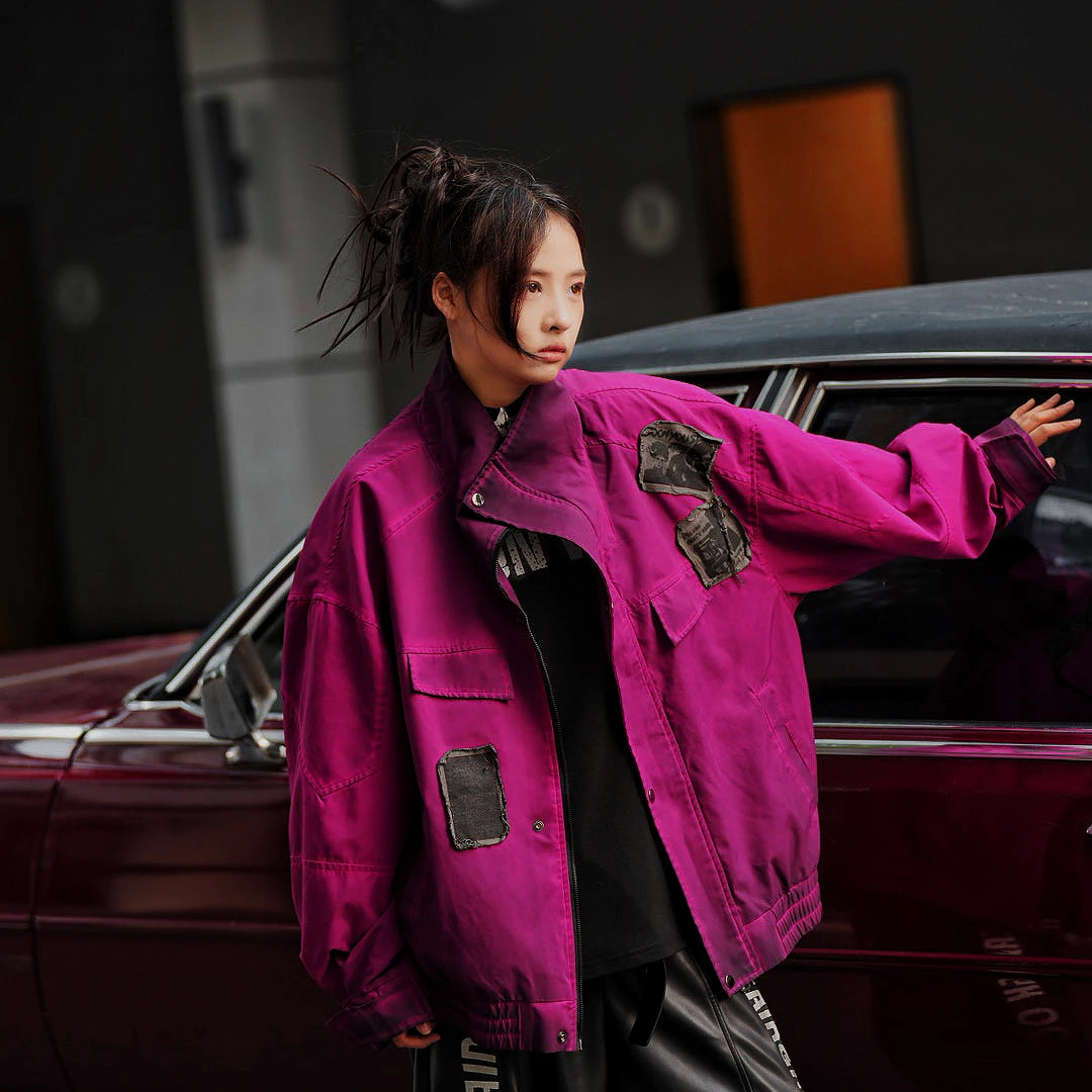 Sanhoostudio cropped bomber jacket with patch embroidery and wrinkle-resistant cotton fabric. Inspired by American varsity culture and streetwear aesthetics.