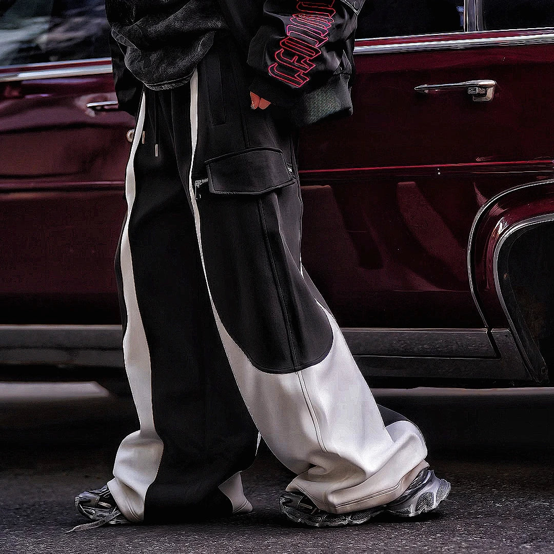 Sanhoostudio striped wide leg pants with an oversized fit inspired by American street style. Designed for comfortable daily and sporty streetwear looks.