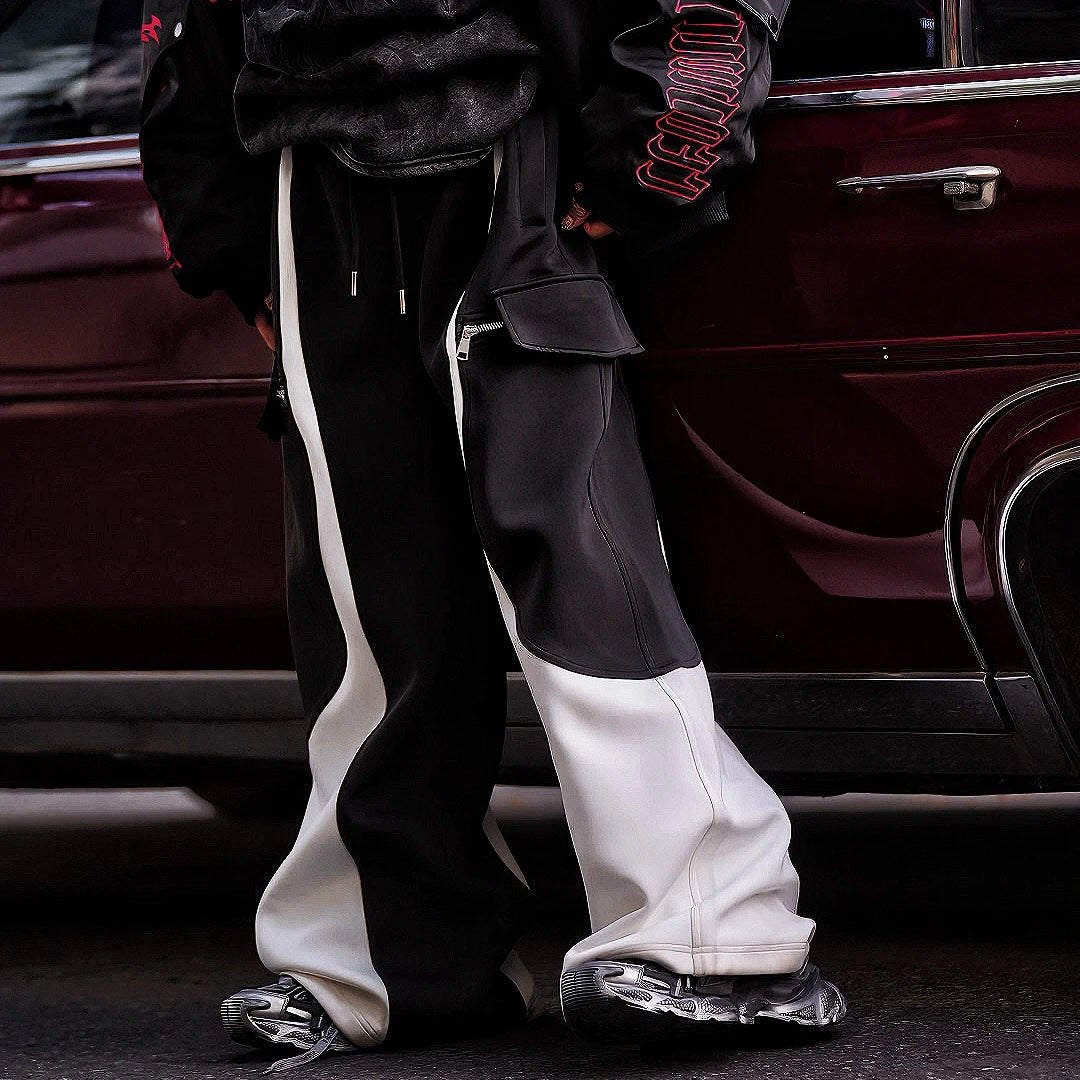 Sanhoostudio striped wide leg pants with an oversized fit inspired by American street style. Designed for comfortable daily and sporty streetwear looks.