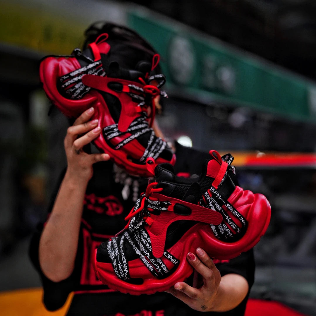 Sanhoostudio dad sneakers featuring a black and red colorblock design, cushioned sole construction, and a versatile streetwear silhouette. Built for everyday comfort, durable performance, and effortless styling with casual and urban outfits.
