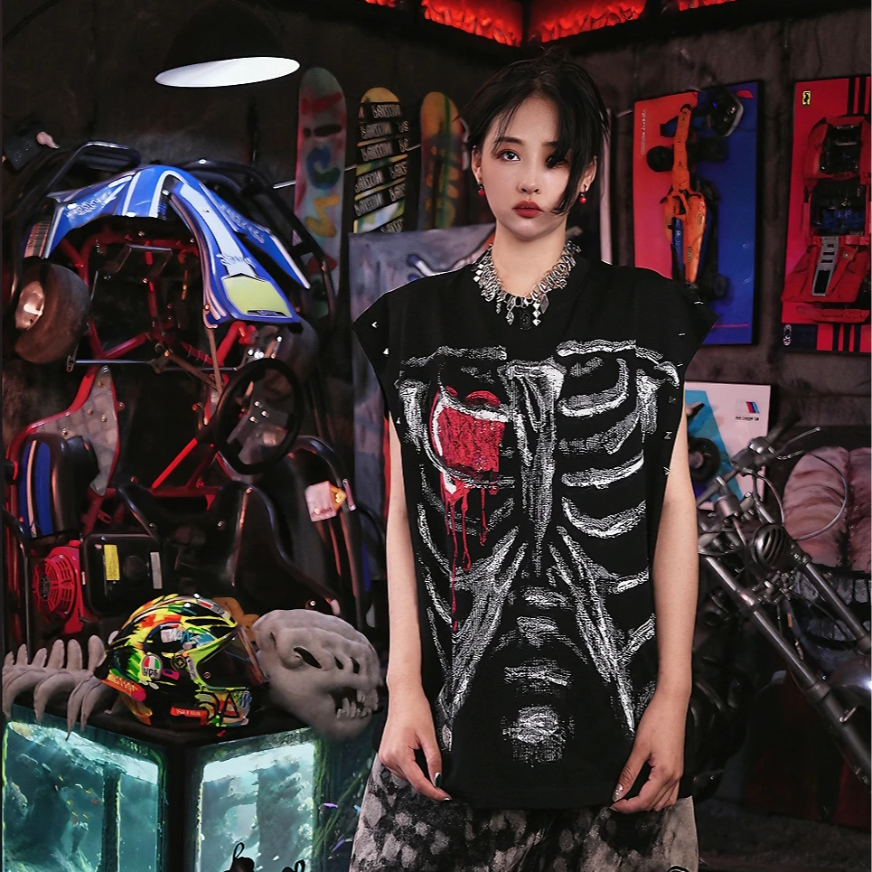 Shop the Sanhoostudio thermal imaging graphic short sleeve. Crafted with skin-friendly, breathable fabric and an oversized silhouette, perfect for bold, fashion-forward streetwear outfits and casual daily wear.