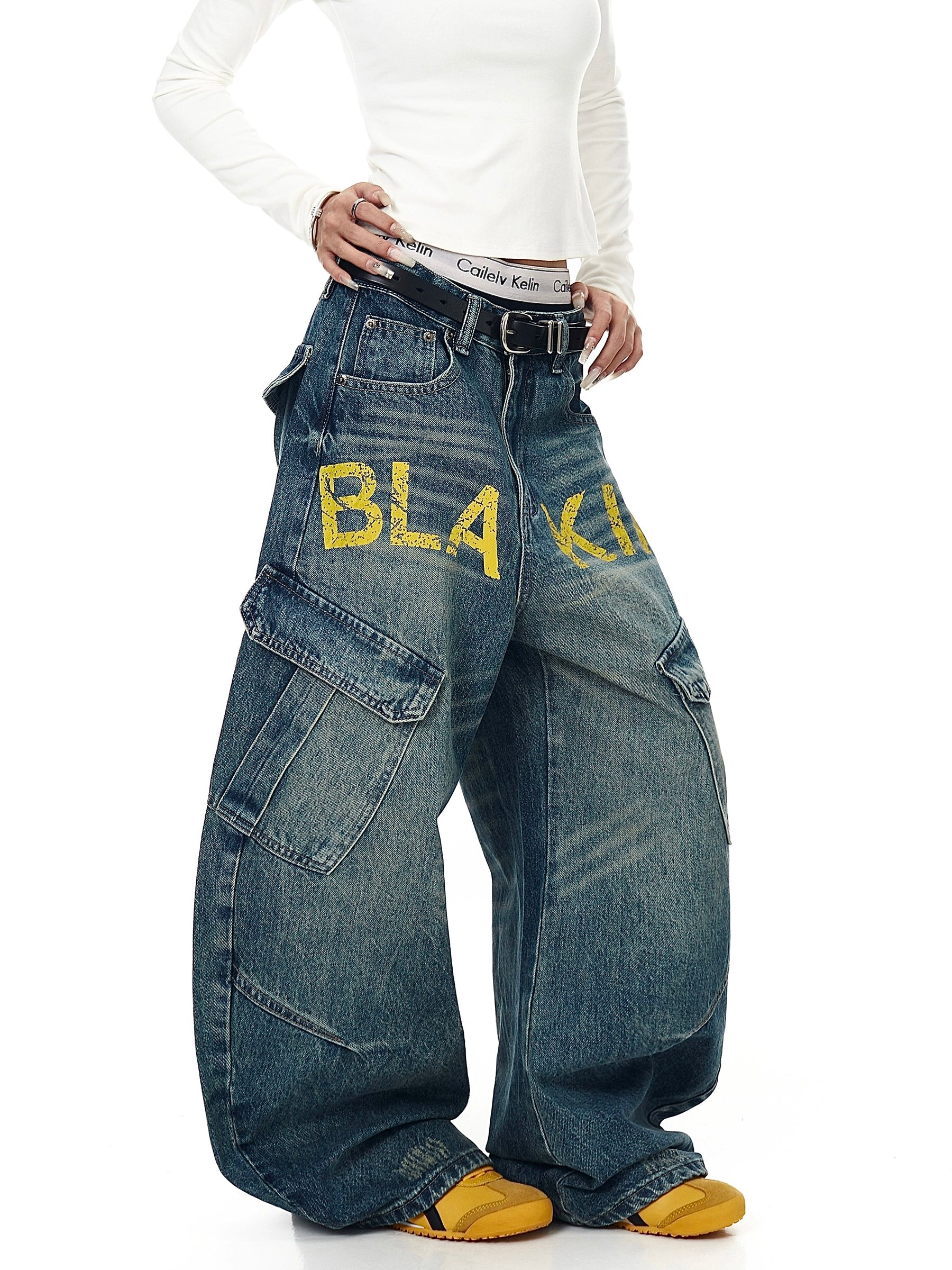 Deconstruction meets functionality in these multi-pocket denim pants. Featuring a unique cut and bold lettering, they channel SanhooStudio’s signature street-lab creativity.