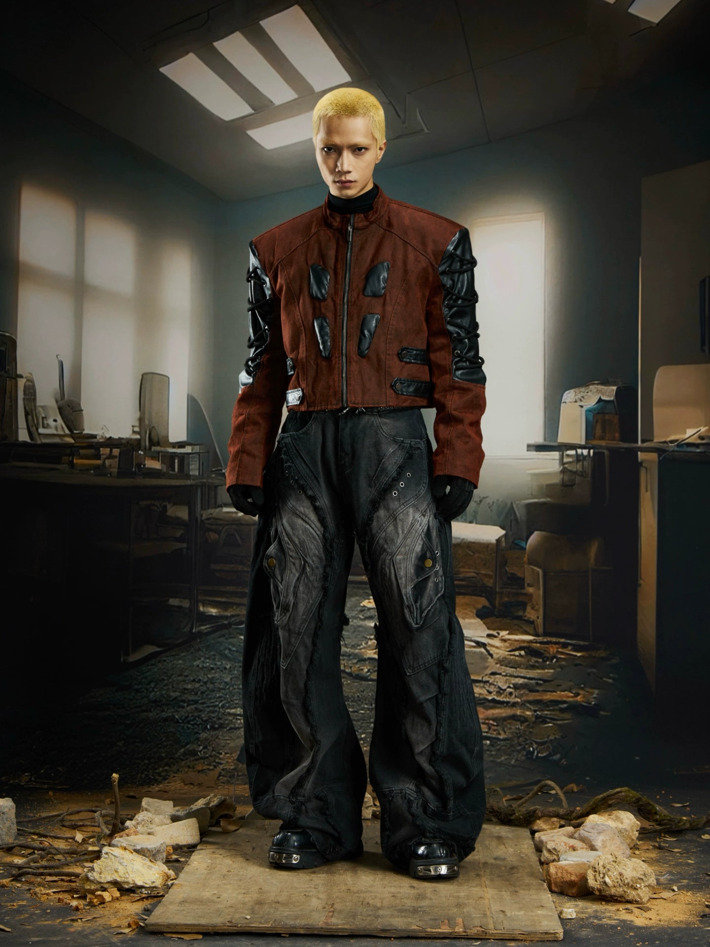 Extreme deconstructed blade-cut jeans with raw edges, washed fading, and a post-apocalyptic street silhouette. A signature Sanhoostudio statement.
