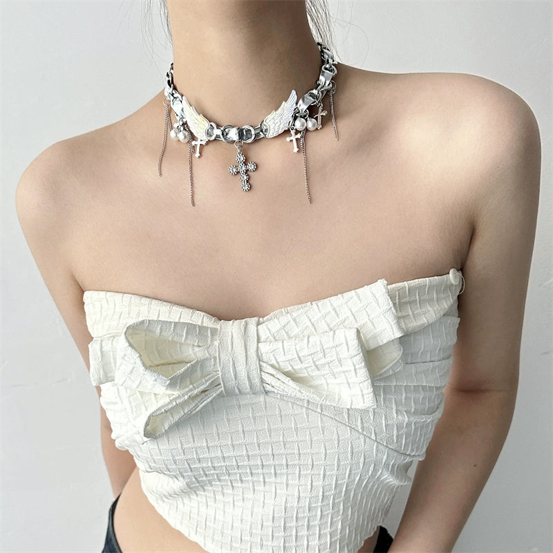 Sanhoostudio’s Y2K-inspired wing cross choker captures futuristic rebellion and feminine strength. A perfect balance between bold design and refined glamour.