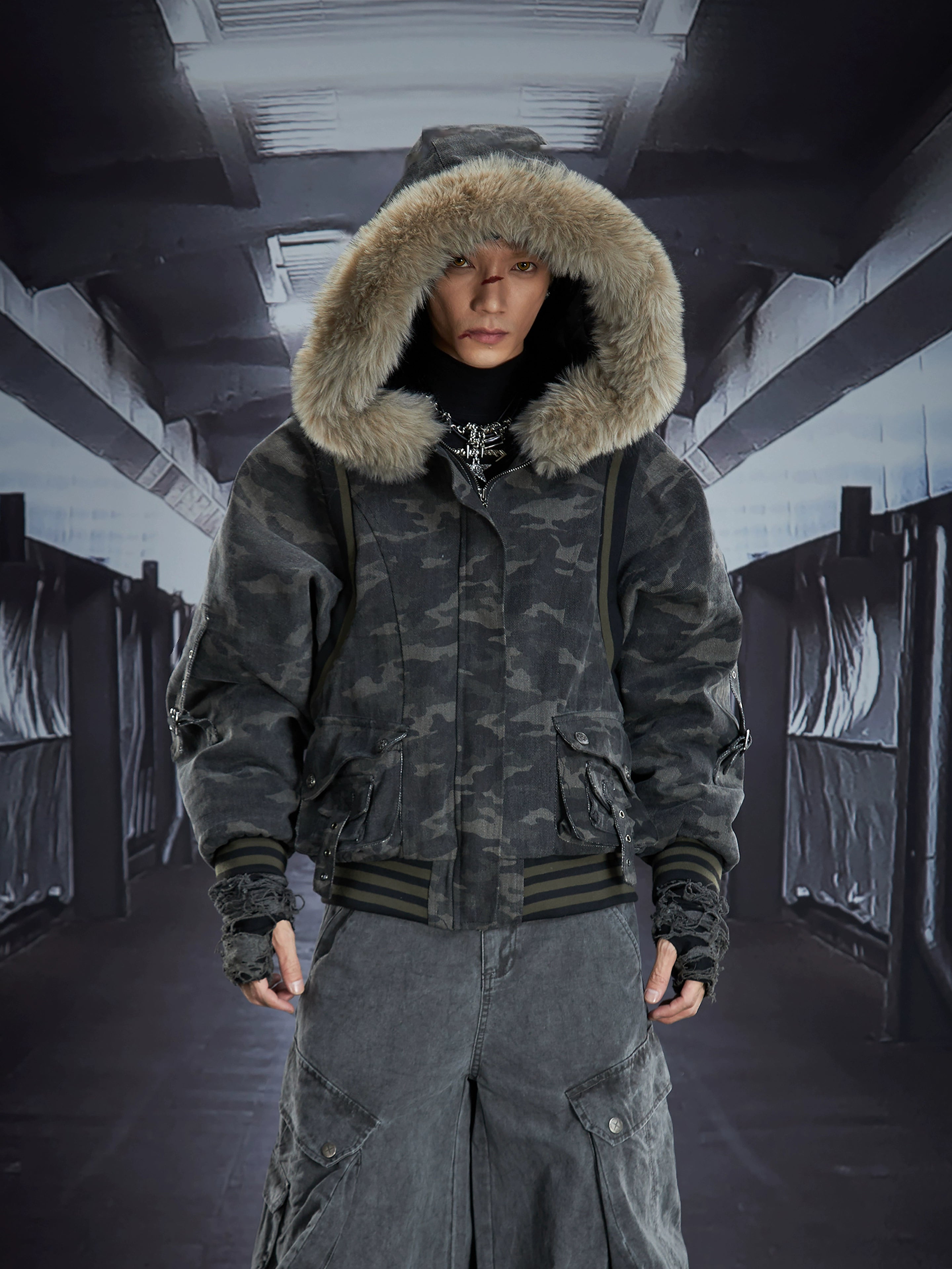 2-Way Detachable Sleeve Camo Furry Hooded Short Puffer